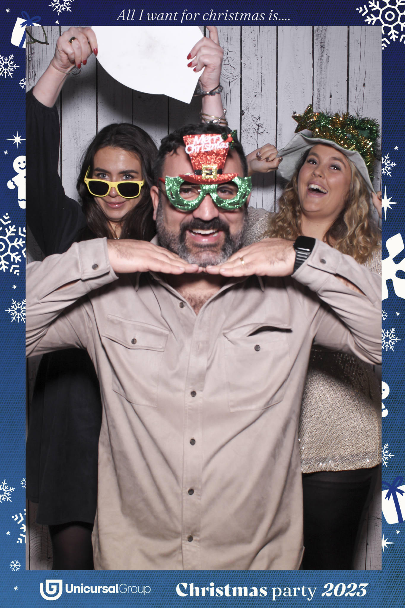 Unisurcal Xmas Party 2023 - Selfie Mirror | View more photos from the event at gallery.freshbooths.com/u/FreshBooths/Unisurcal-Xmas-Party-2023-Selfie-Mirror