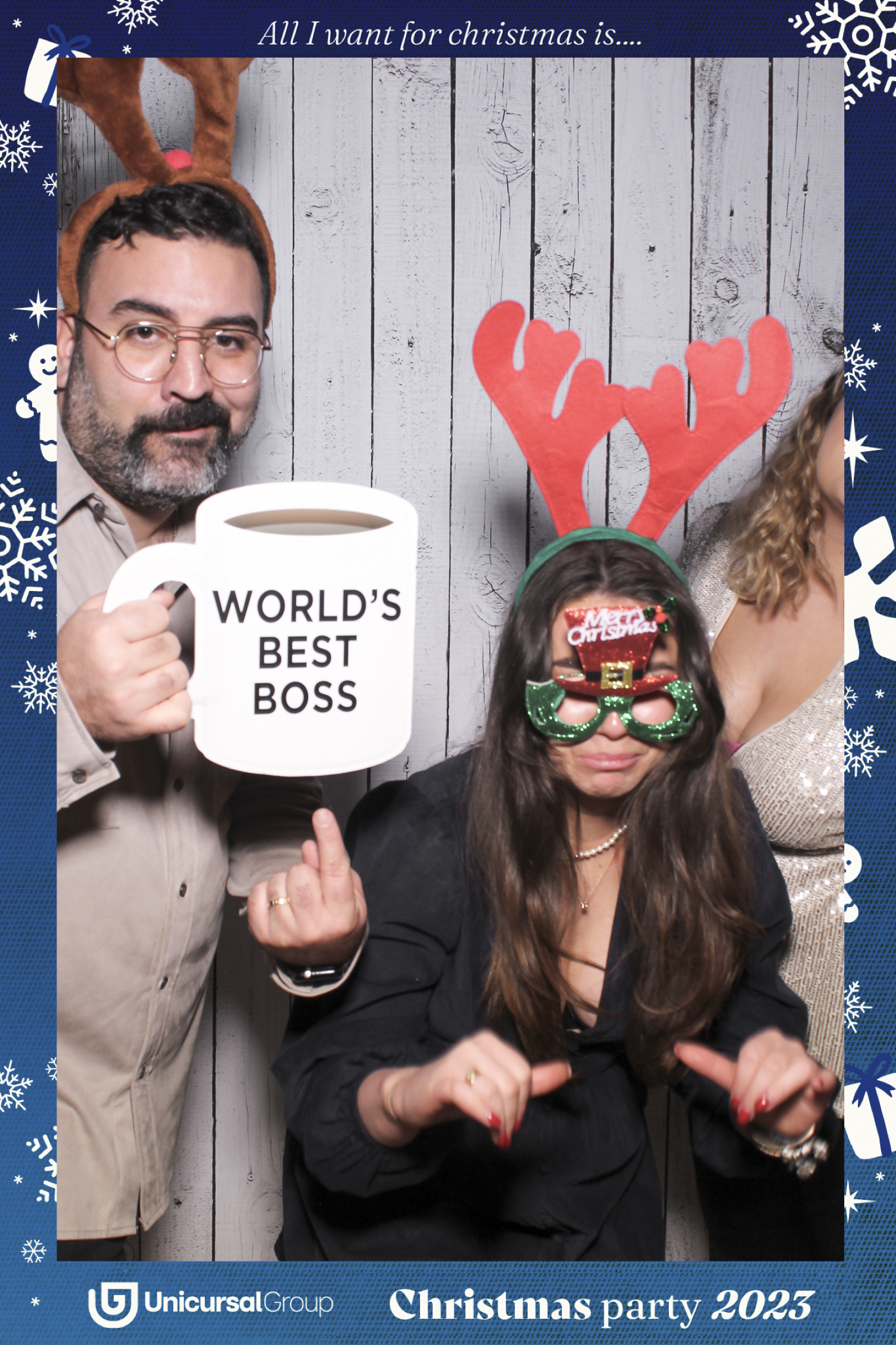 Unisurcal Xmas Party 2023 - Selfie Mirror | View more photos from the event at gallery.freshbooths.com/u/FreshBooths/Unisurcal-Xmas-Party-2023-Selfie-Mirror