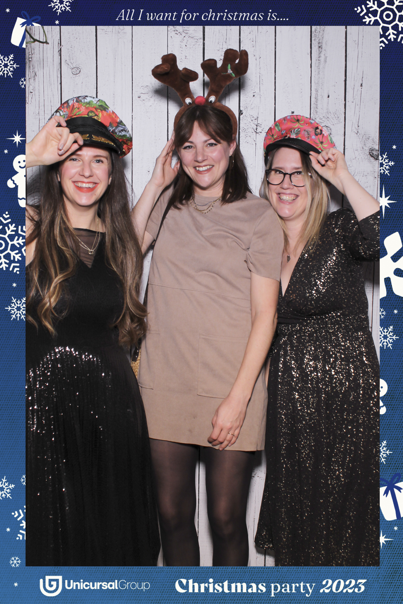 Unisurcal Xmas Party 2023 - Selfie Mirror | View more photos from the event at gallery.freshbooths.com/u/FreshBooths/Unisurcal-Xmas-Party-2023-Selfie-Mirror