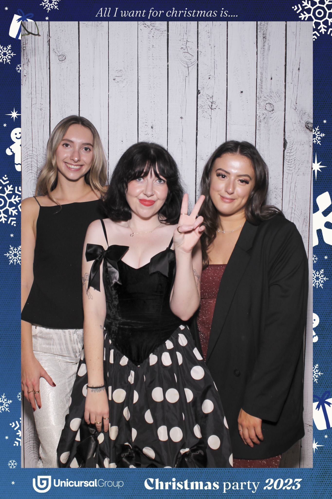 Unisurcal Xmas Party 2023 - Selfie Mirror | View more photos from the event at gallery.freshbooths.com/u/FreshBooths/Unisurcal-Xmas-Party-2023-Selfie-Mirror