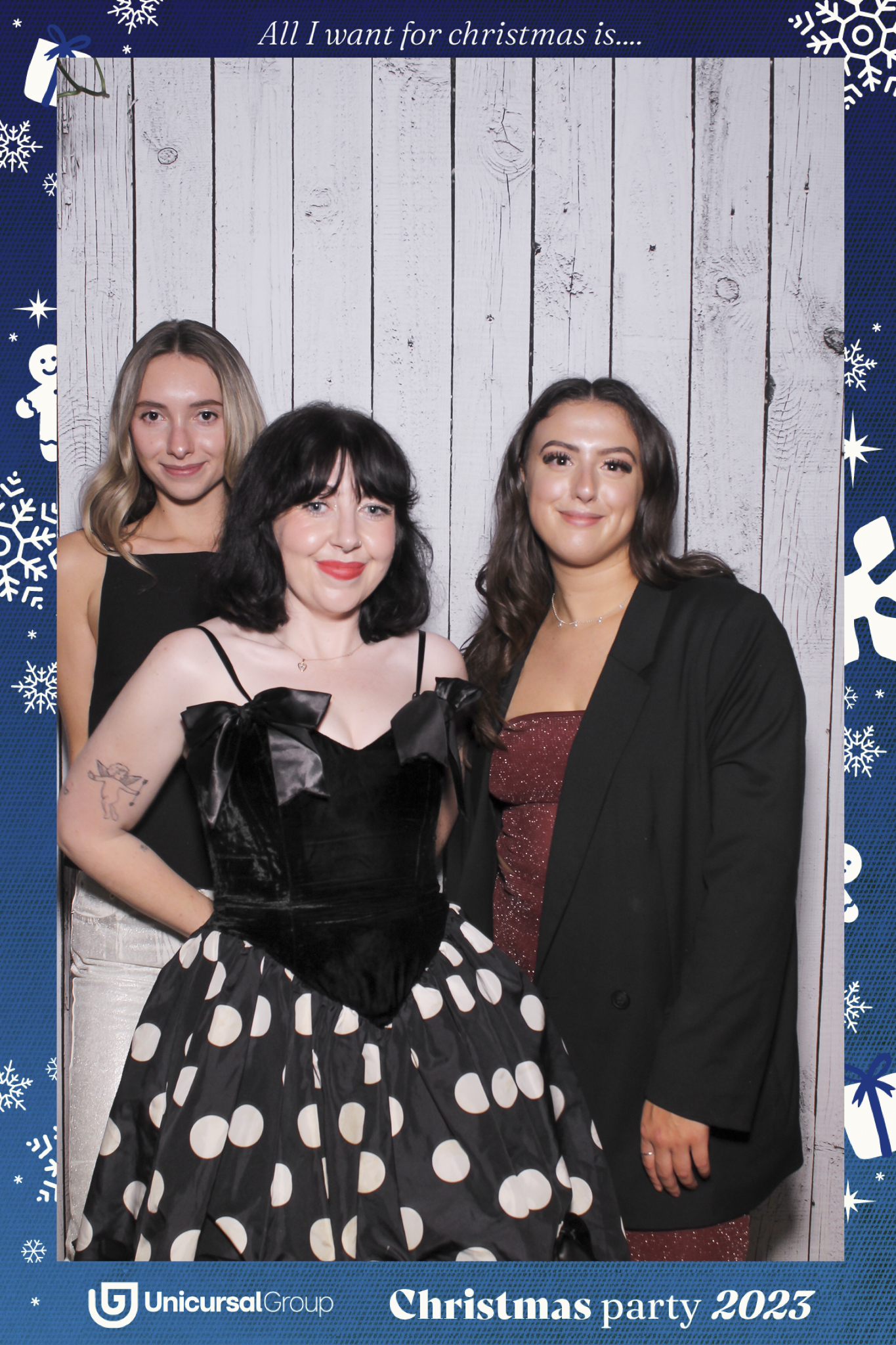 Unisurcal Xmas Party 2023 - Selfie Mirror | View more photos from the event at gallery.freshbooths.com/u/FreshBooths/Unisurcal-Xmas-Party-2023-Selfie-Mirror
