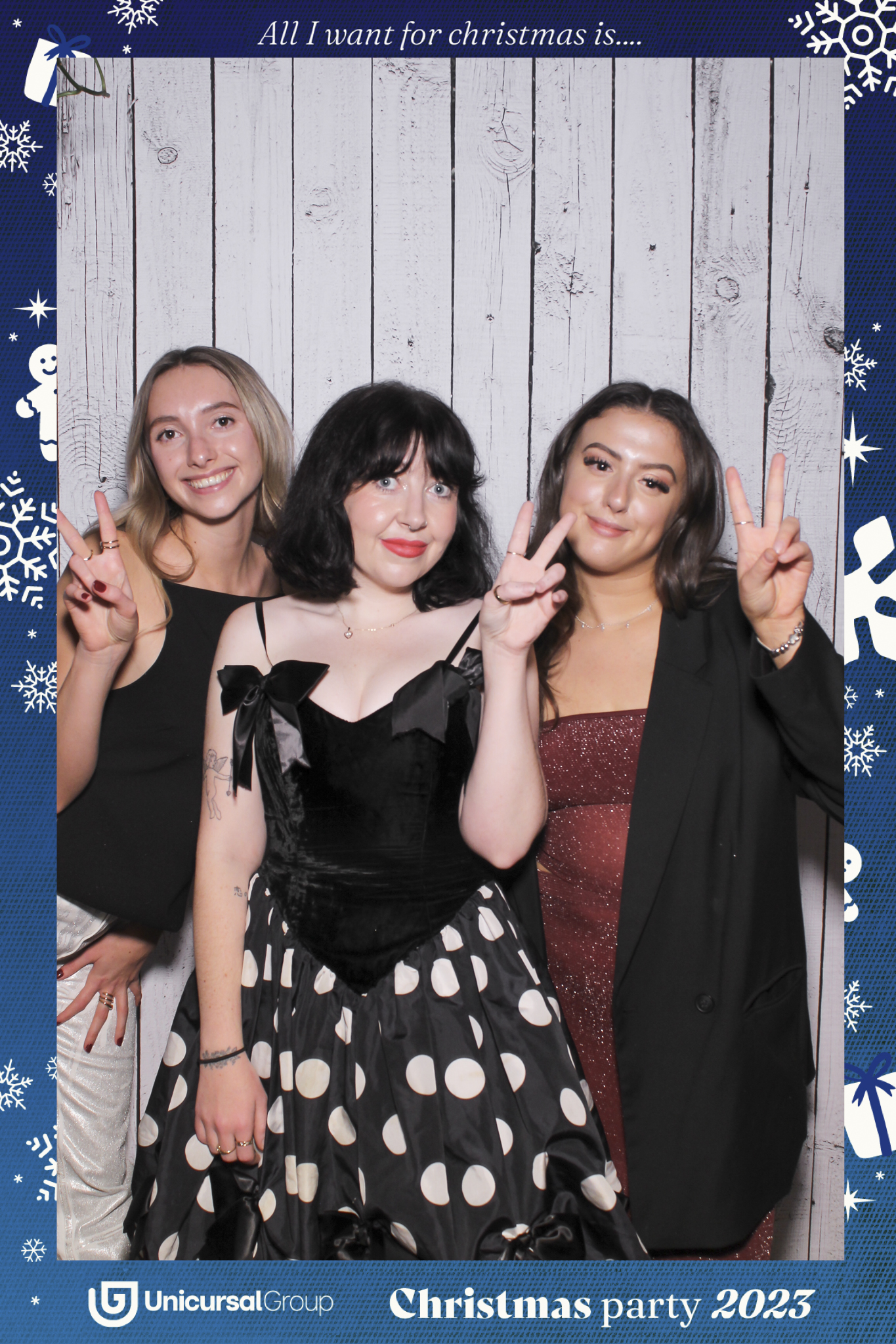 Unisurcal Xmas Party 2023 - Selfie Mirror | View more photos from the event at gallery.freshbooths.com/u/FreshBooths/Unisurcal-Xmas-Party-2023-Selfie-Mirror