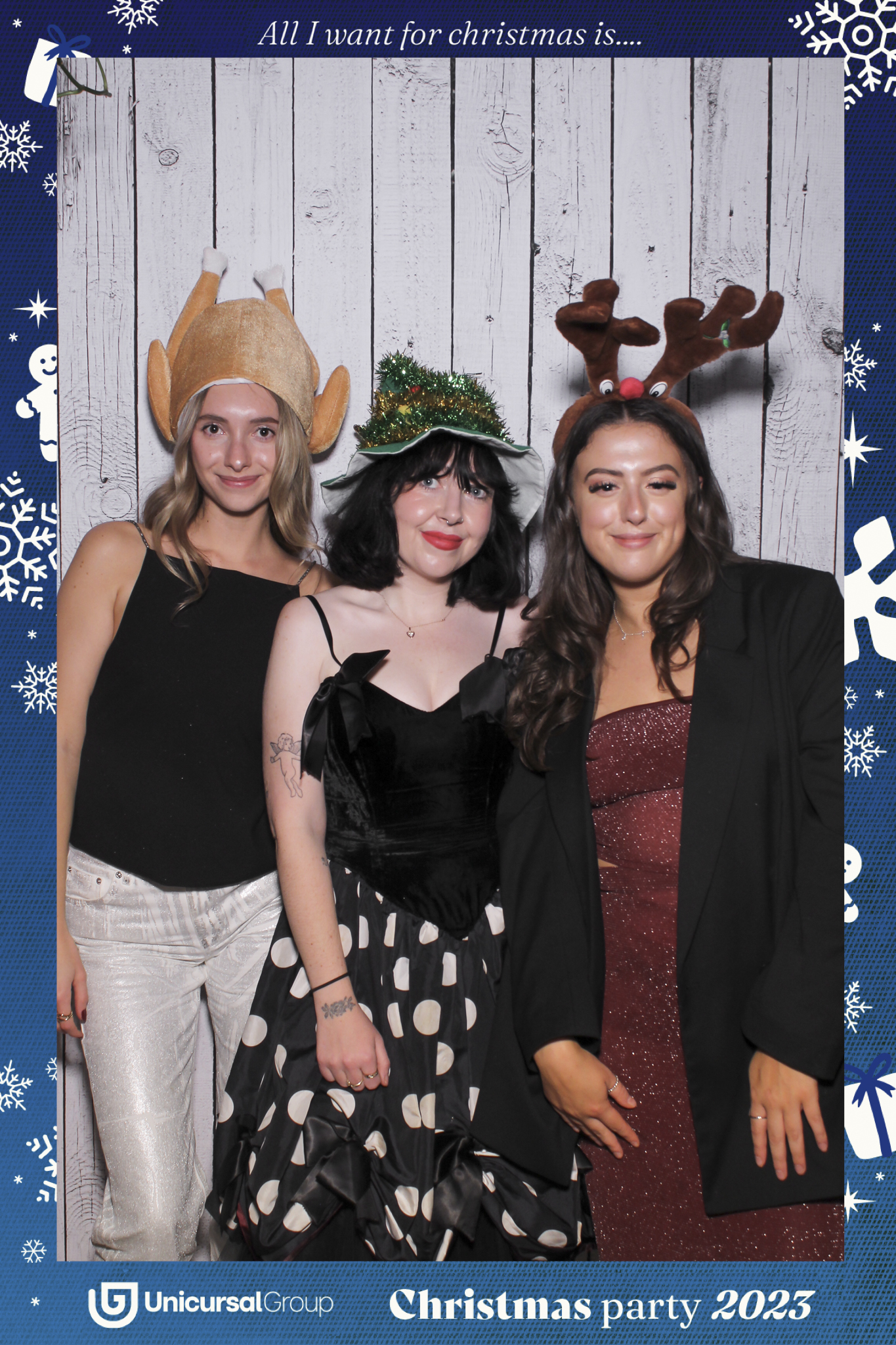 Unisurcal Xmas Party 2023 - Selfie Mirror | View more photos from the event at gallery.freshbooths.com/u/FreshBooths/Unisurcal-Xmas-Party-2023-Selfie-Mirror