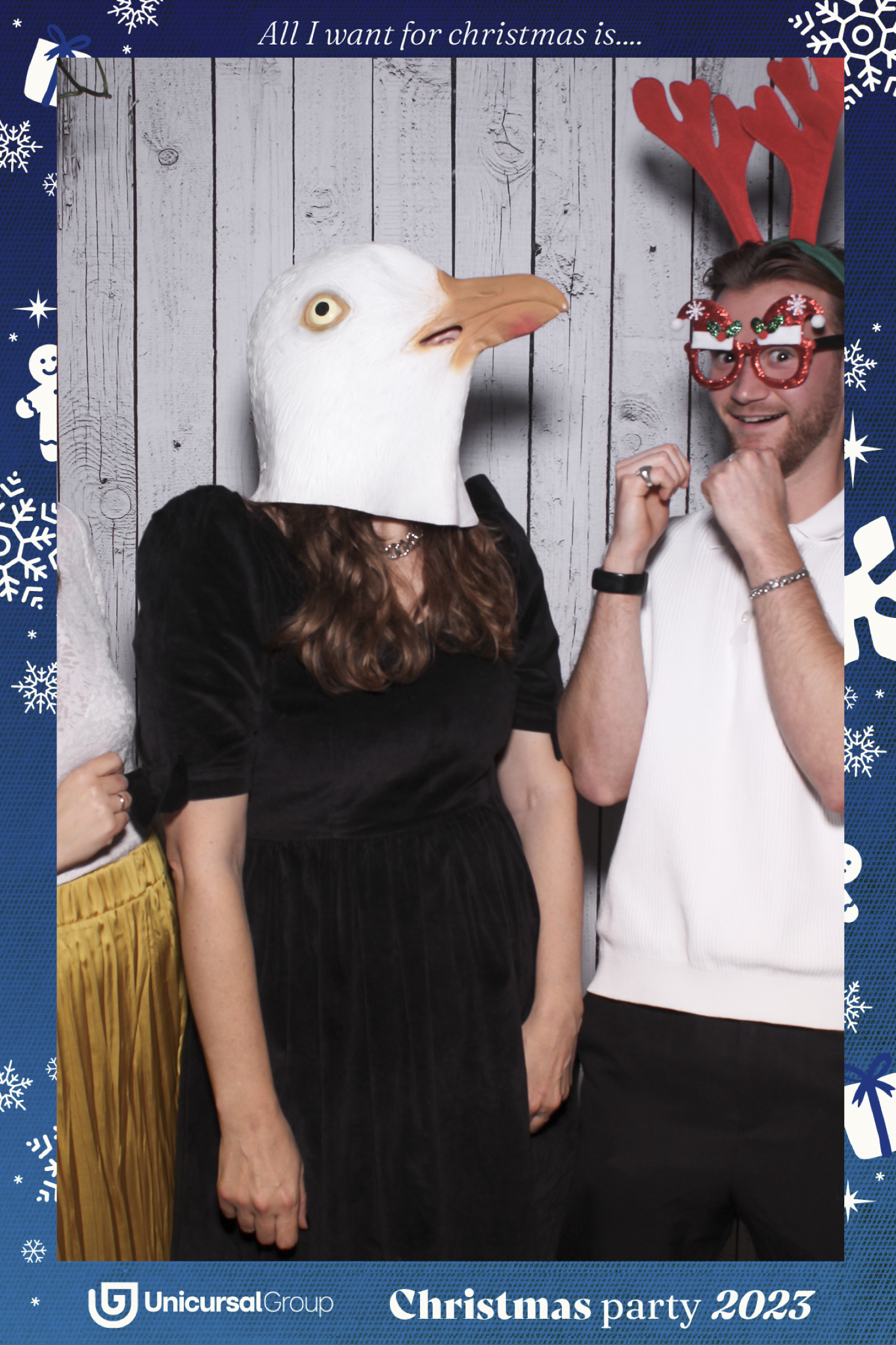 Unisurcal Xmas Party 2023 - Selfie Mirror | View more photos from the event at gallery.freshbooths.com/u/FreshBooths/Unisurcal-Xmas-Party-2023-Selfie-Mirror