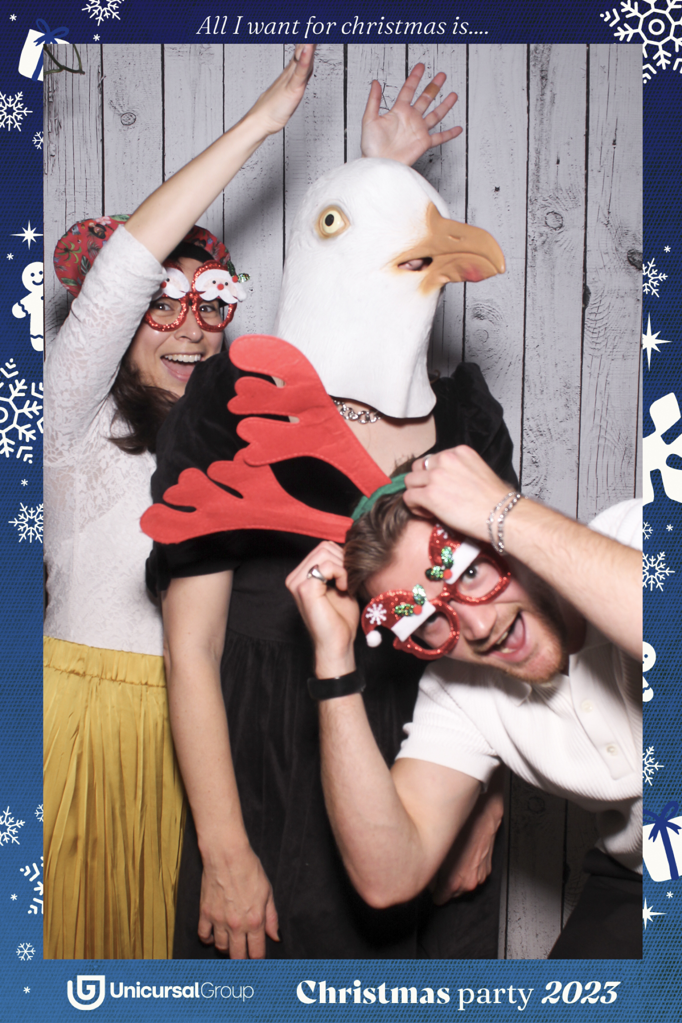Unisurcal Xmas Party 2023 - Selfie Mirror | View more photos from the event at gallery.freshbooths.com/u/FreshBooths/Unisurcal-Xmas-Party-2023-Selfie-Mirror