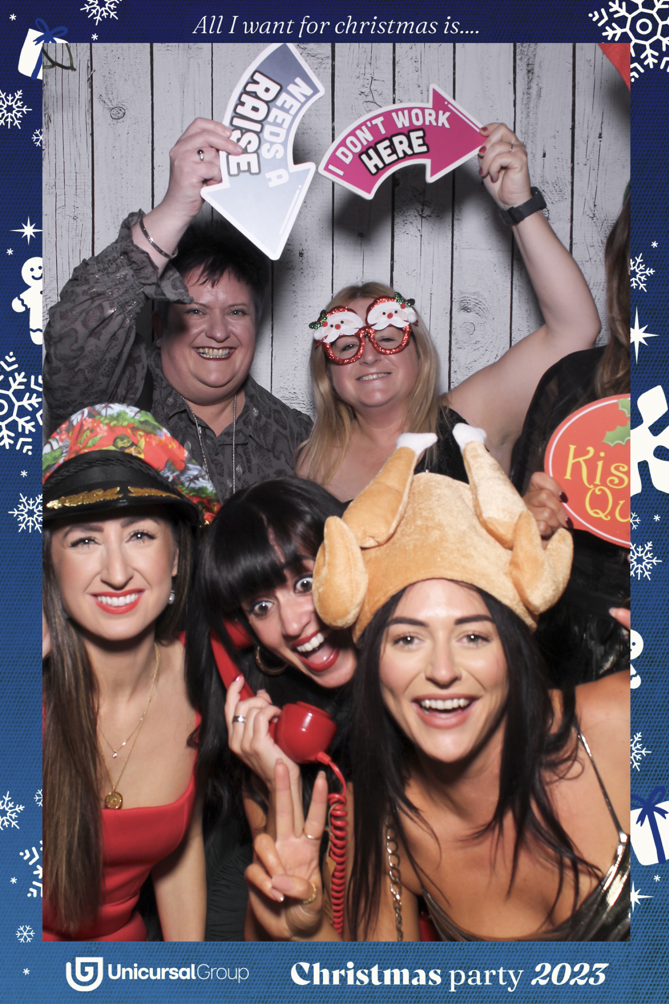 Unisurcal Xmas Party 2023 - Selfie Mirror | View more photos from the event at gallery.freshbooths.com/u/FreshBooths/Unisurcal-Xmas-Party-2023-Selfie-Mirror