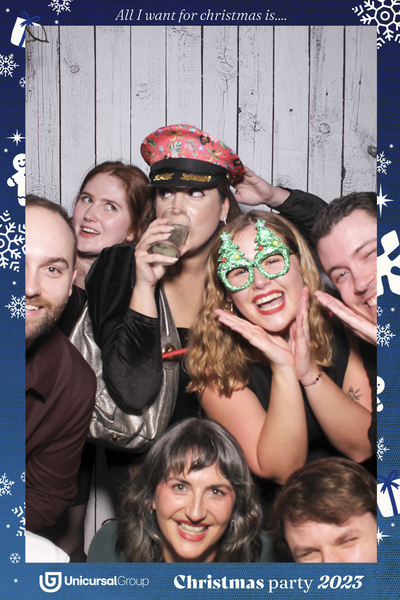 Unisurcal Xmas Party 2023 - Selfie Mirror | View more photos from the event at gallery.freshbooths.com/u/FreshBooths/Unisurcal-Xmas-Party-2023-Selfie-Mirror