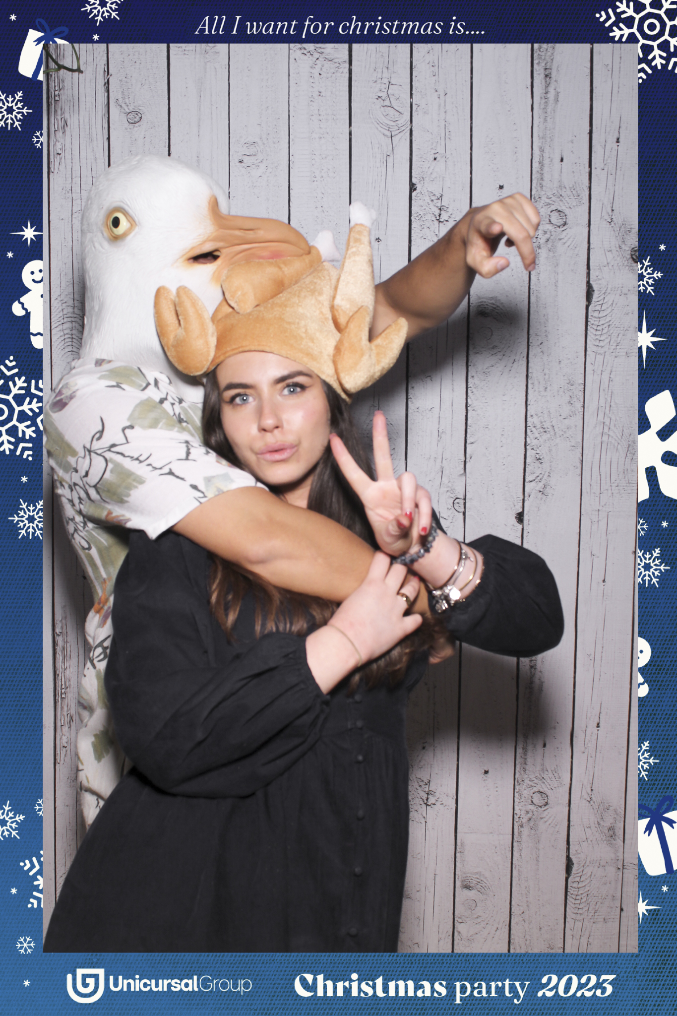 Unisurcal Xmas Party 2023 - Selfie Mirror | View more photos from the event at gallery.freshbooths.com/u/FreshBooths/Unisurcal-Xmas-Party-2023-Selfie-Mirror