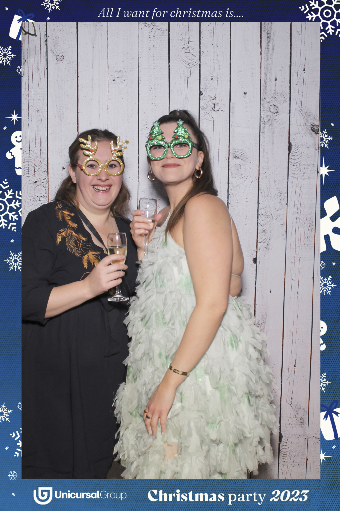 Unisurcal Xmas Party 2023 - Selfie Mirror | View more photos from the event at gallery.freshbooths.com/u/FreshBooths/Unisurcal-Xmas-Party-2023-Selfie-Mirror