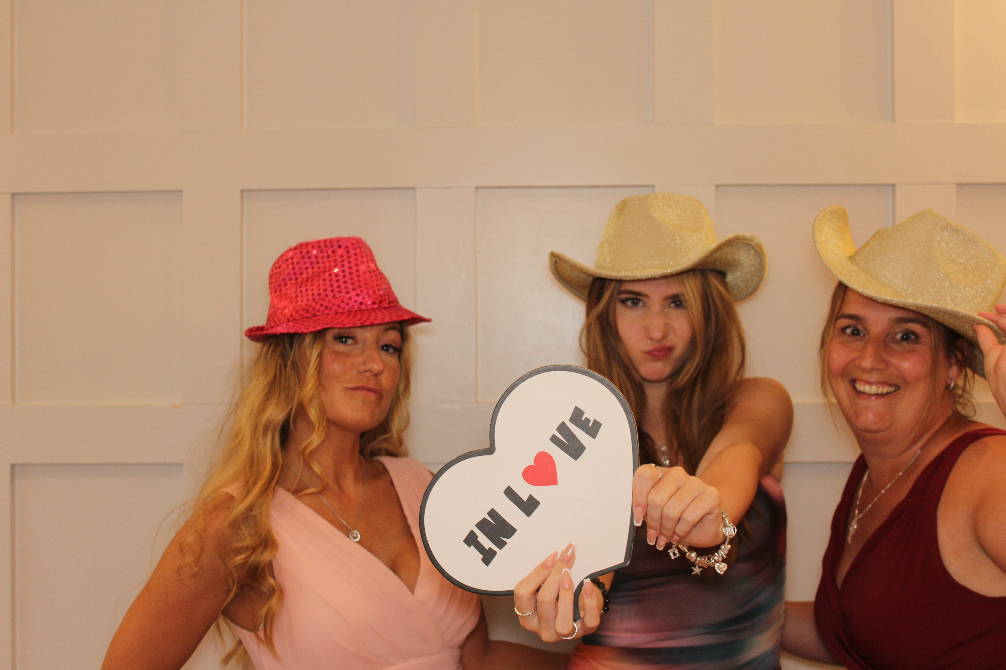 Mr & Mrs Fazackarley | View more photos from the event at gallery.funbooth.uk.com/u/FunboothLTD1/Mr-Mrs-Fazackarley