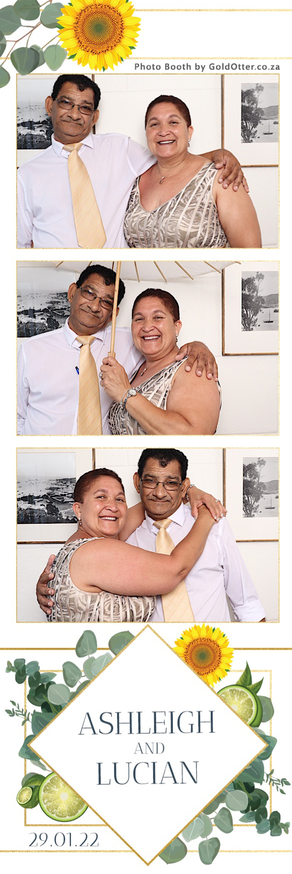 Ashleigh & Lucian | View more photos from the event at photos.goldotter.co.za/u/GoldOtterMedia/Ashleigh-Lucian