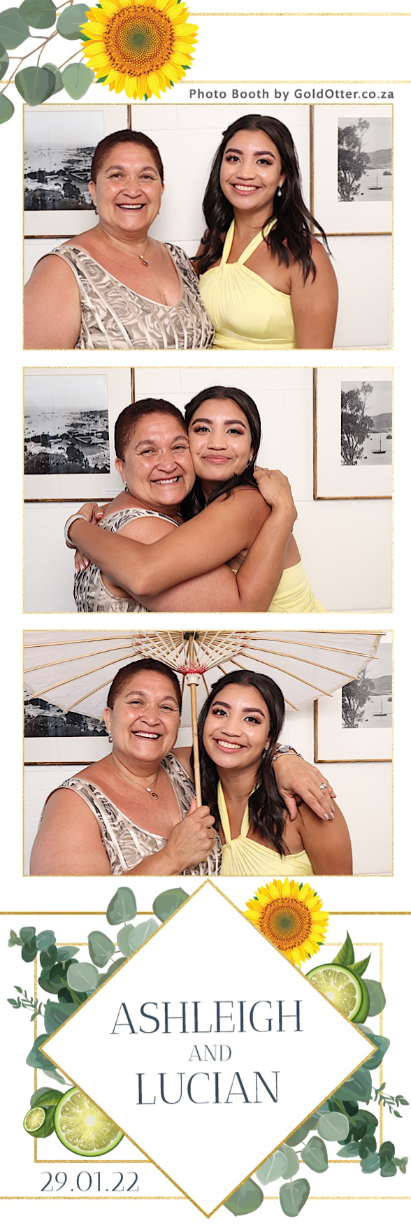 Ashleigh & Lucian | View more photos from the event at photos.goldotter.co.za/u/GoldOtterMedia/Ashleigh-Lucian