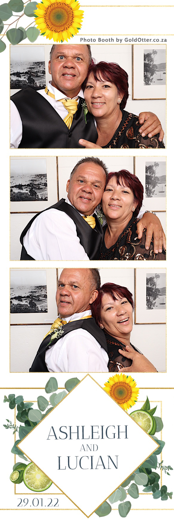 Ashleigh & Lucian | View more photos from the event at photos.goldotter.co.za/u/GoldOtterMedia/Ashleigh-Lucian