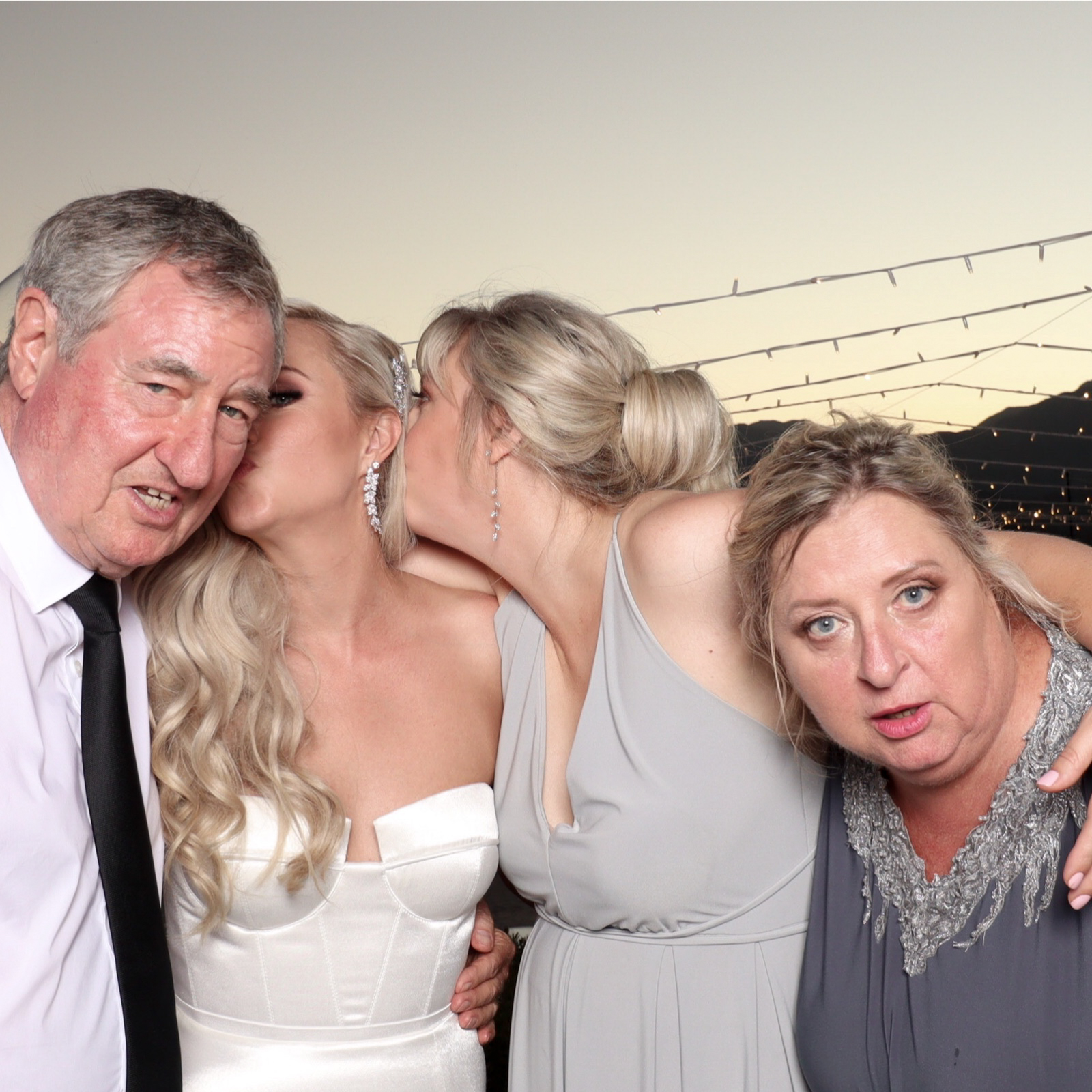 Jackie & Troy | View more photos from the event at photos.goldotter.co.za/u/GoldOtterMedia/Jackie-Troy