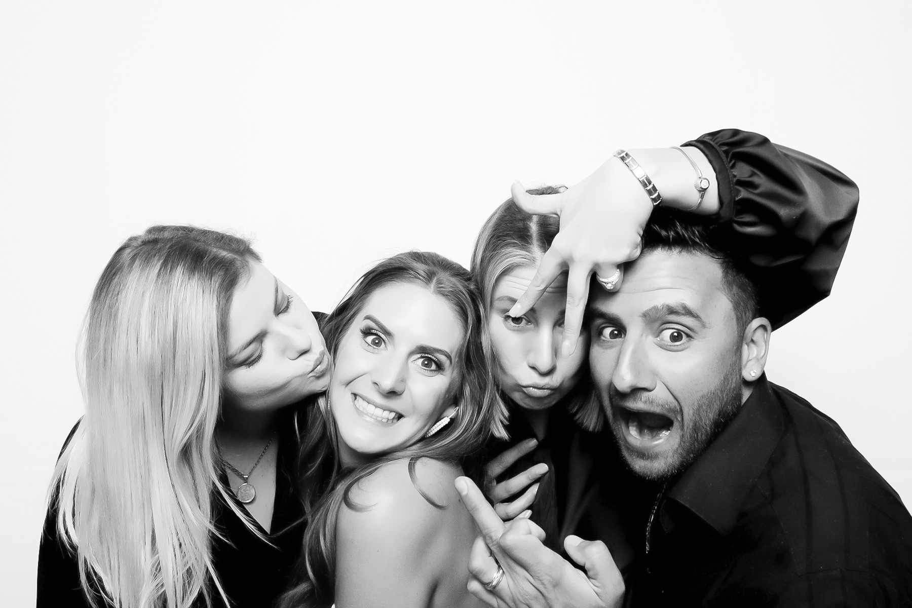 Sarah & Neil | View more photos from the event at photos.goldotter.co.za/u/GoldOtterMedia/Sarah-Neil