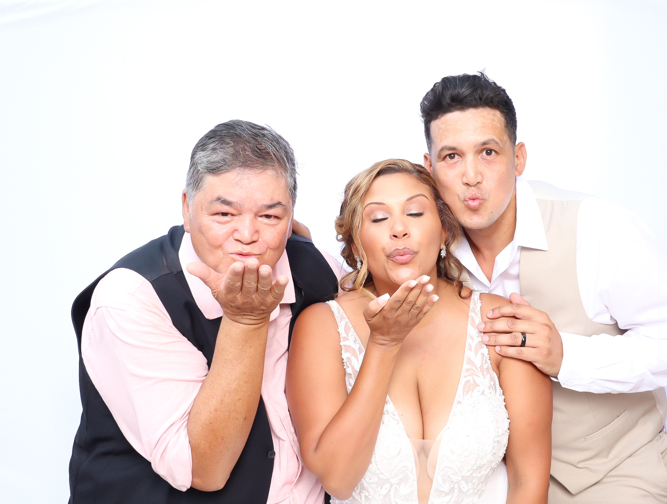 Kim and Sergio | View more photos from the event at photos.goldotter.co.za/u/GoldOtterMedia/Kim-and-Sergio