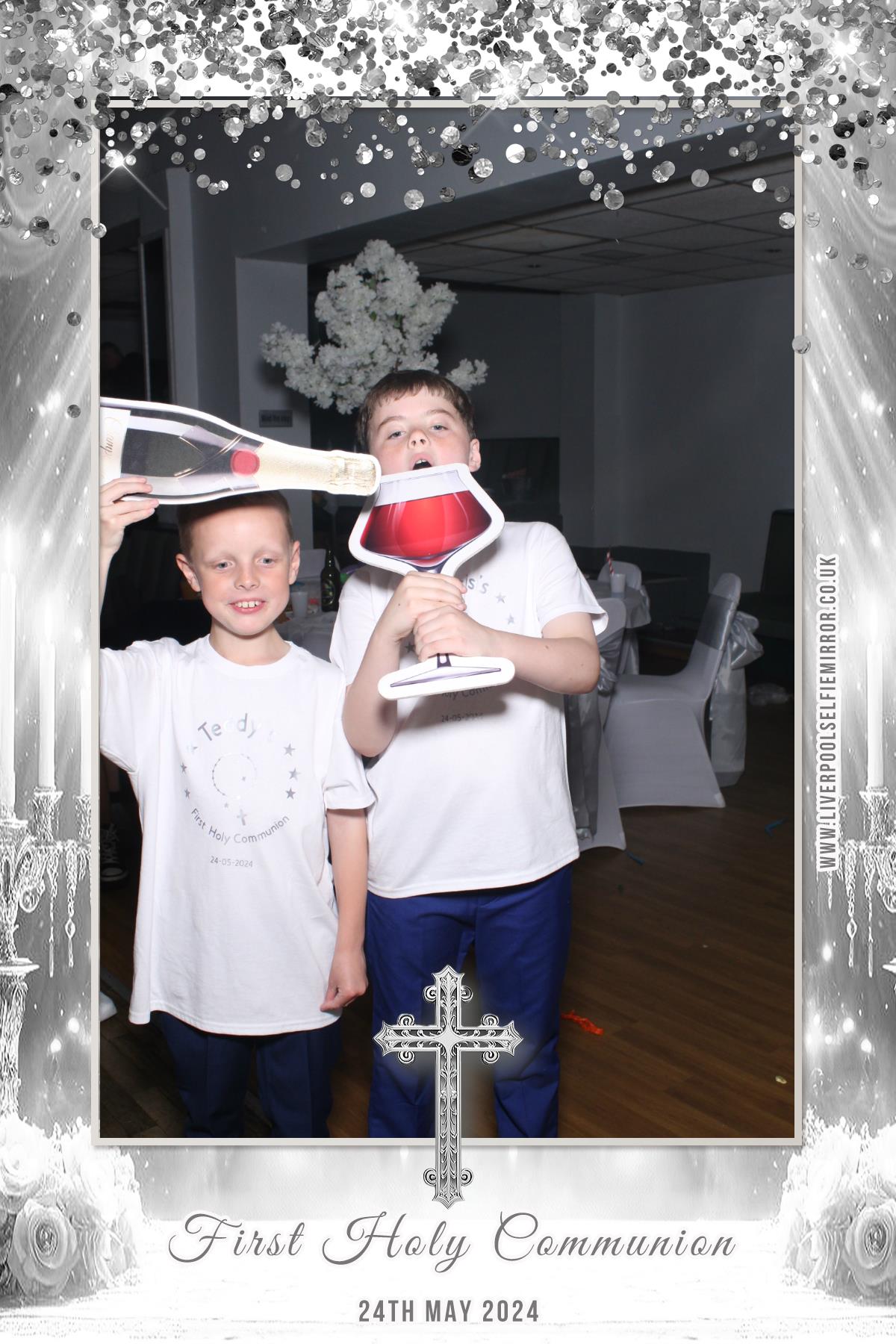First Holy Communion | View more photos from the event at gallery.liverpoolselfiemirror.co.uk/u/LiverpoolSelfieMirror/First-Holy-Communion