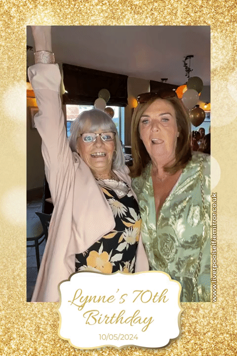 Lynne's 70th Birthday | View more photos from the event at gallery.liverpoolselfiemirror.co.uk/u/LiverpoolSelfieMirror/Lynnes-70th-Birthday