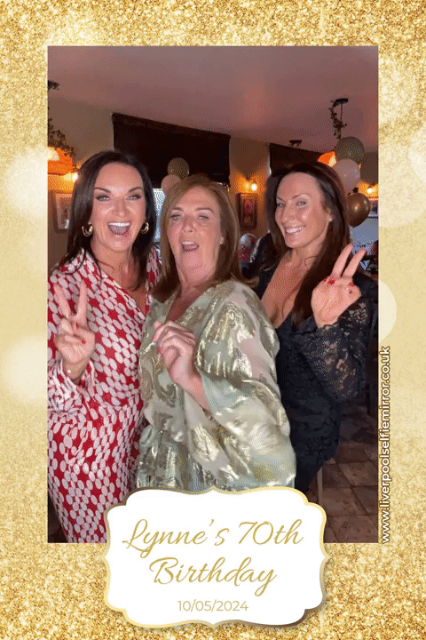 Lynne's 70th Birthday | View more photos from the event at gallery.liverpoolselfiemirror.co.uk/u/LiverpoolSelfieMirror/Lynnes-70th-Birthday