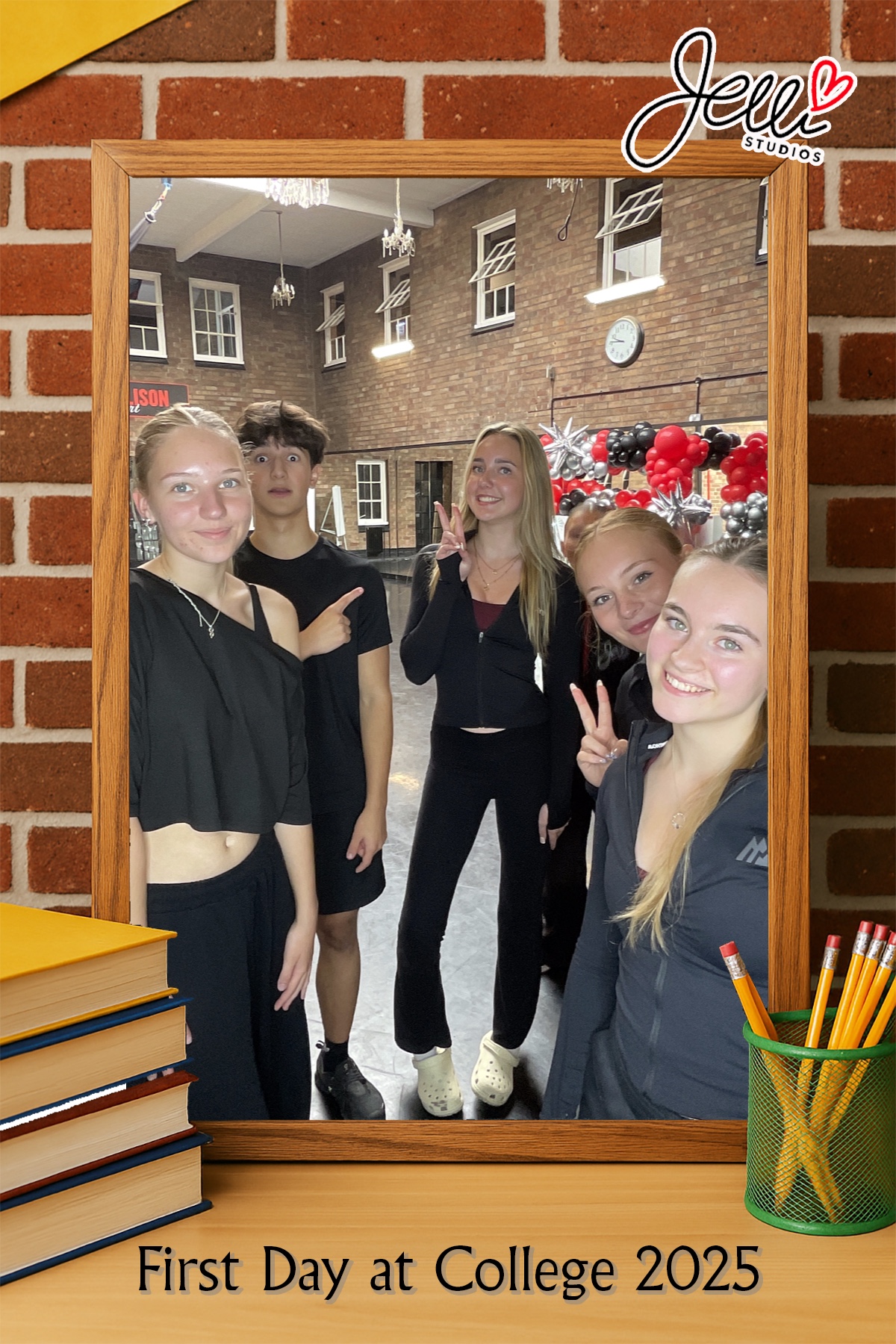 Jelli Studios First Day of College 2025 | View more photos from the event at gallery.liverpoolselfiemirror.co.uk/u/LiverpoolSelfieMirror/Jelli-Studios-First-Day-of-College-2025