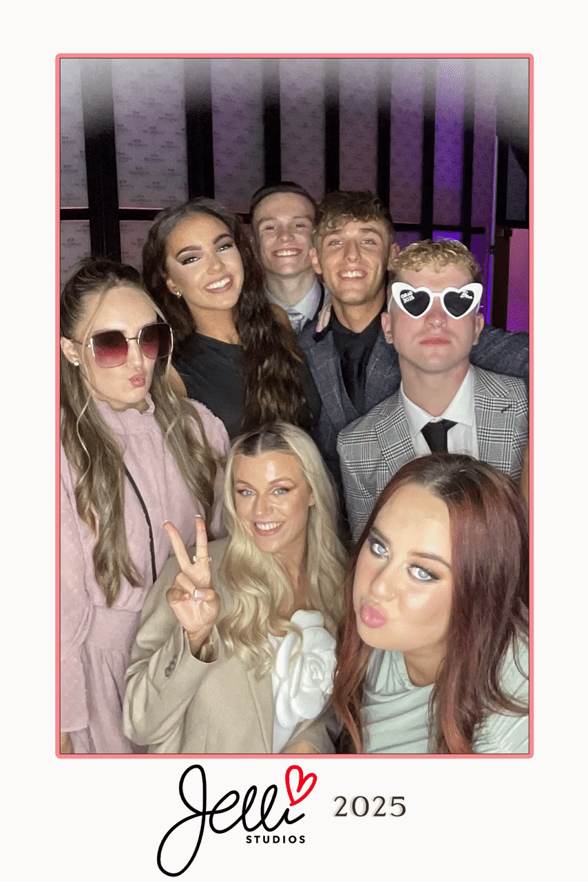 Jelli Studios Graduation 2025 | View more photos from the event at gallery.liverpoolselfiemirror.co.uk/u/LiverpoolSelfieMirror/Jelli-Studios-Graduation-2025