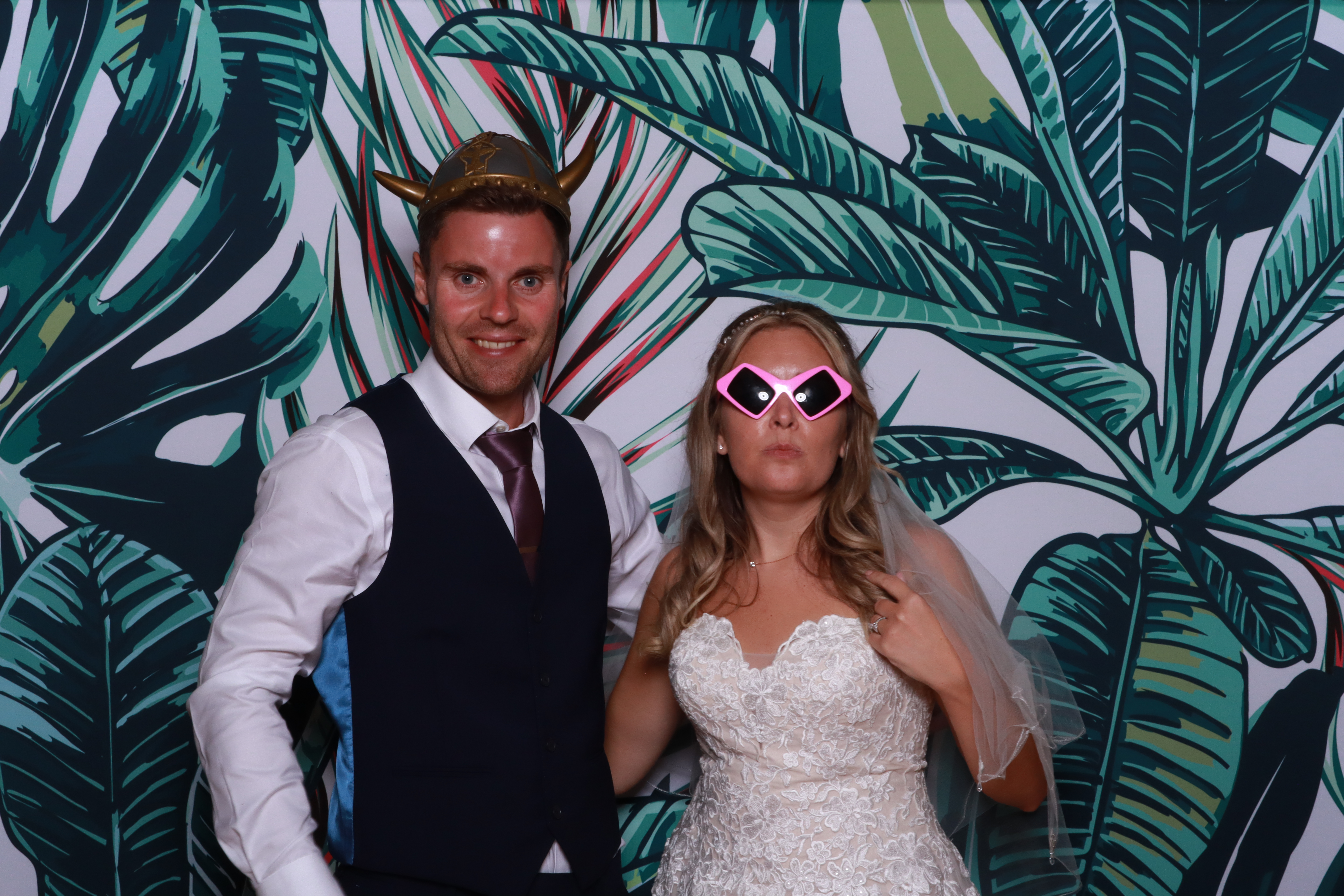 Jonny & Leanne  | View more photos from the event at gallery.magicimages.uk/u/MagicImages/Jonny-Leanne