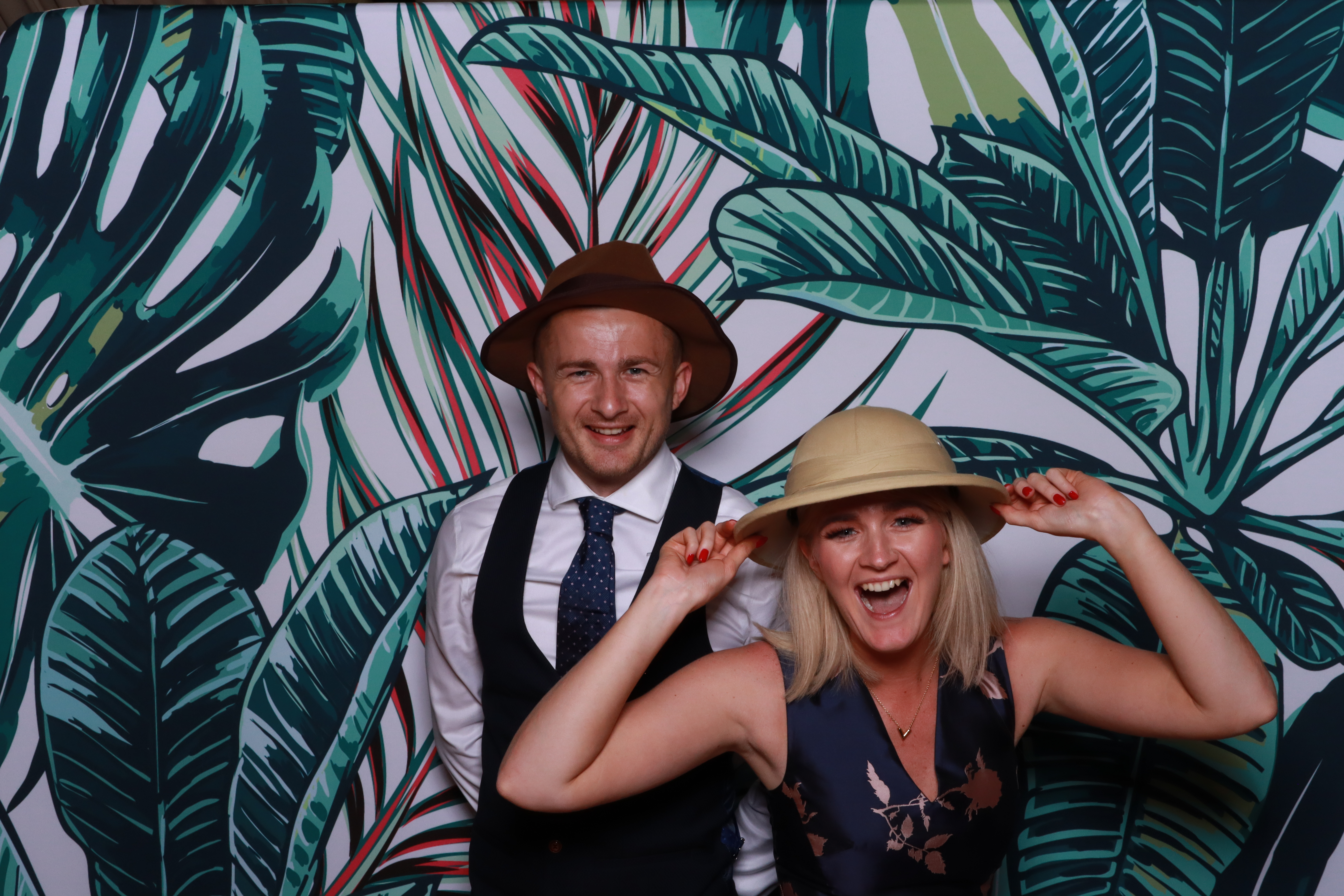 Jonny & Leanne  | View more photos from the event at gallery.magicimages.uk/u/MagicImages/Jonny-Leanne