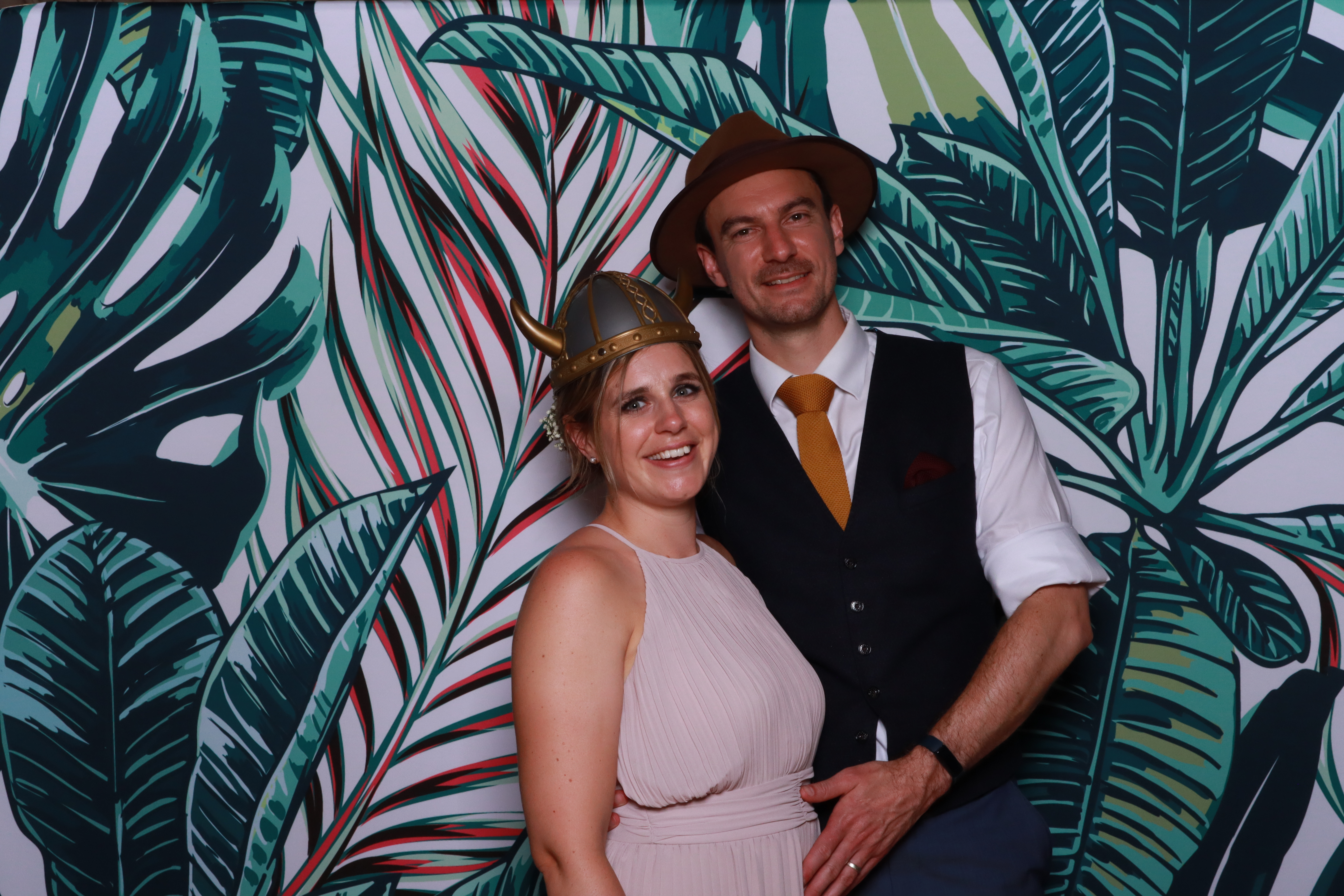 Jonny & Leanne  | View more photos from the event at gallery.magicimages.uk/u/MagicImages/Jonny-Leanne