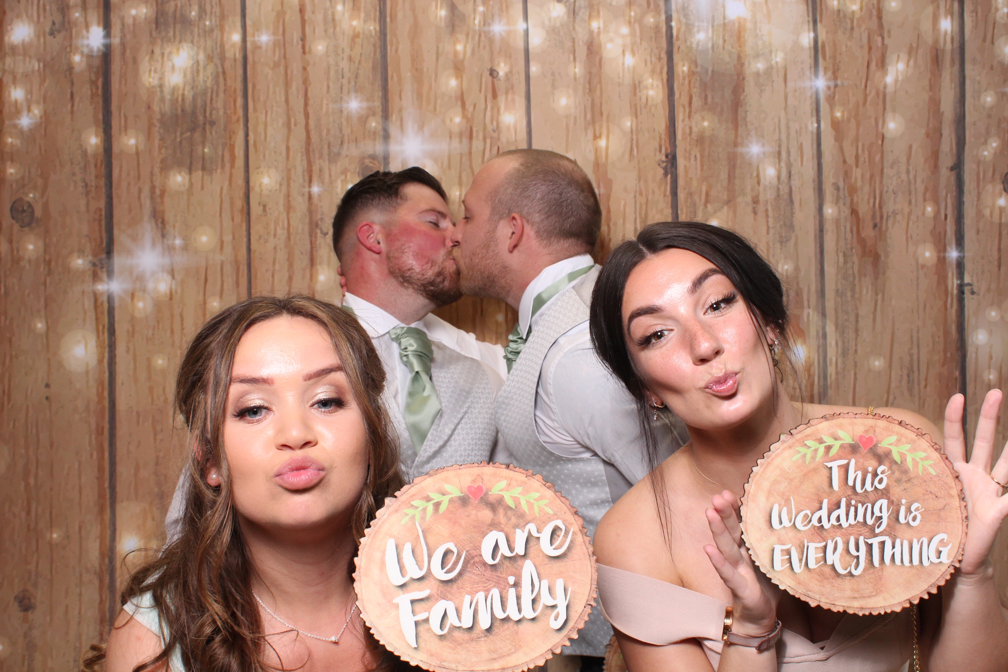 Lauren & Danny  | View more photos from the event at gallery.magicimages.uk/u/MagicImages/Lauren-Danny