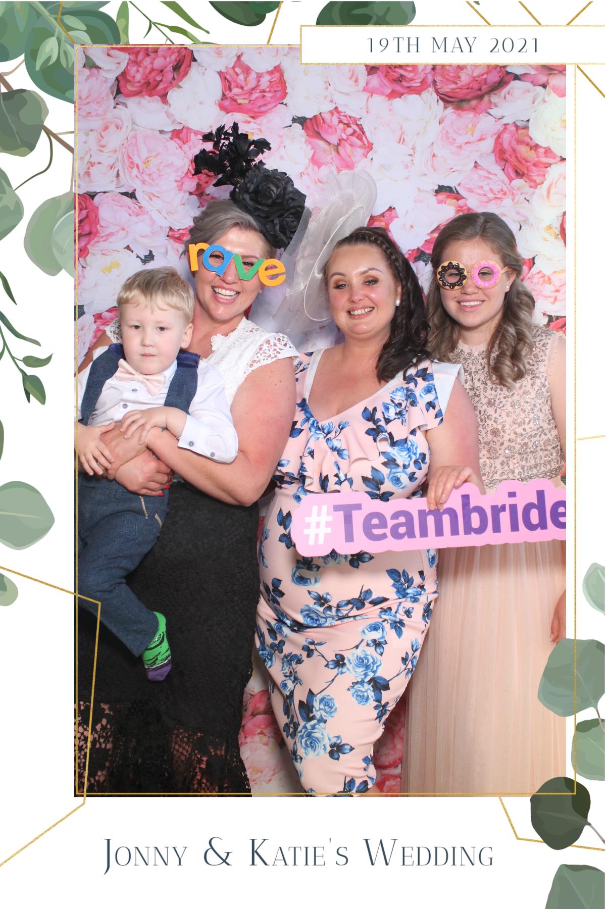 Mr & Mrs Ashley  | View more photos from the event at gallery.magicimages.uk/u/MagicImages/Mr-Mrs-Ashley