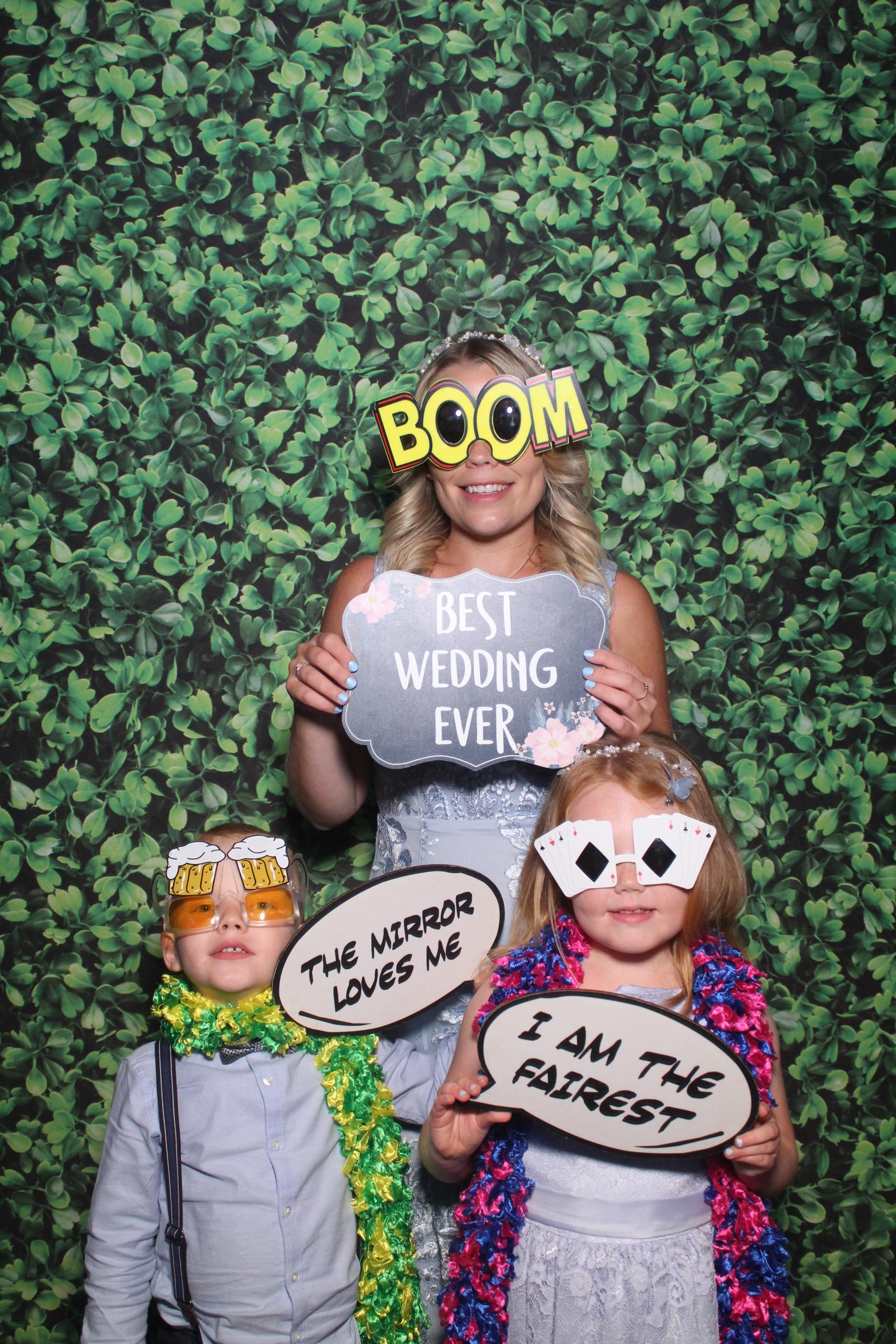 Mr & Mrs Kitson  | View more photos from the event at gallery.magicimages.uk/u/MagicImages/Mr-Mrs-Kitson