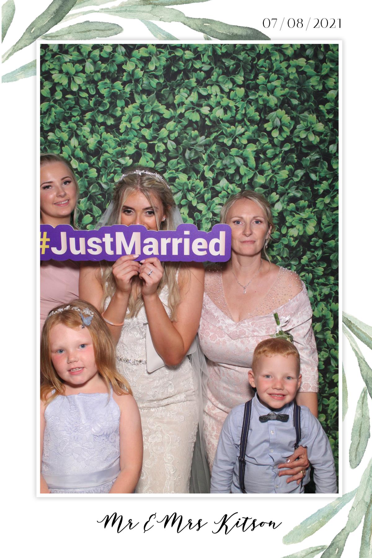 Mr & Mrs Kitson  | View more photos from the event at gallery.magicimages.uk/u/MagicImages/Mr-Mrs-Kitson