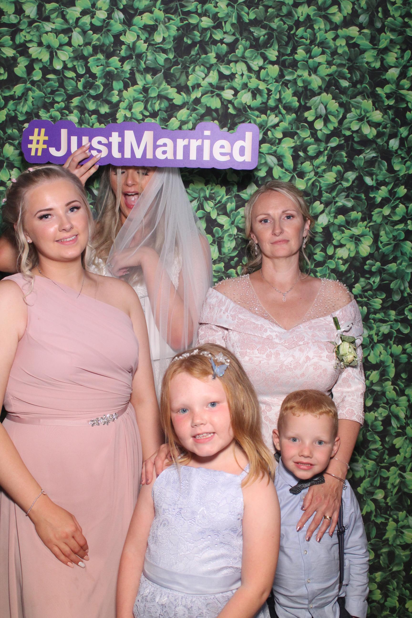 Mr & Mrs Kitson  | View more photos from the event at gallery.magicimages.uk/u/MagicImages/Mr-Mrs-Kitson