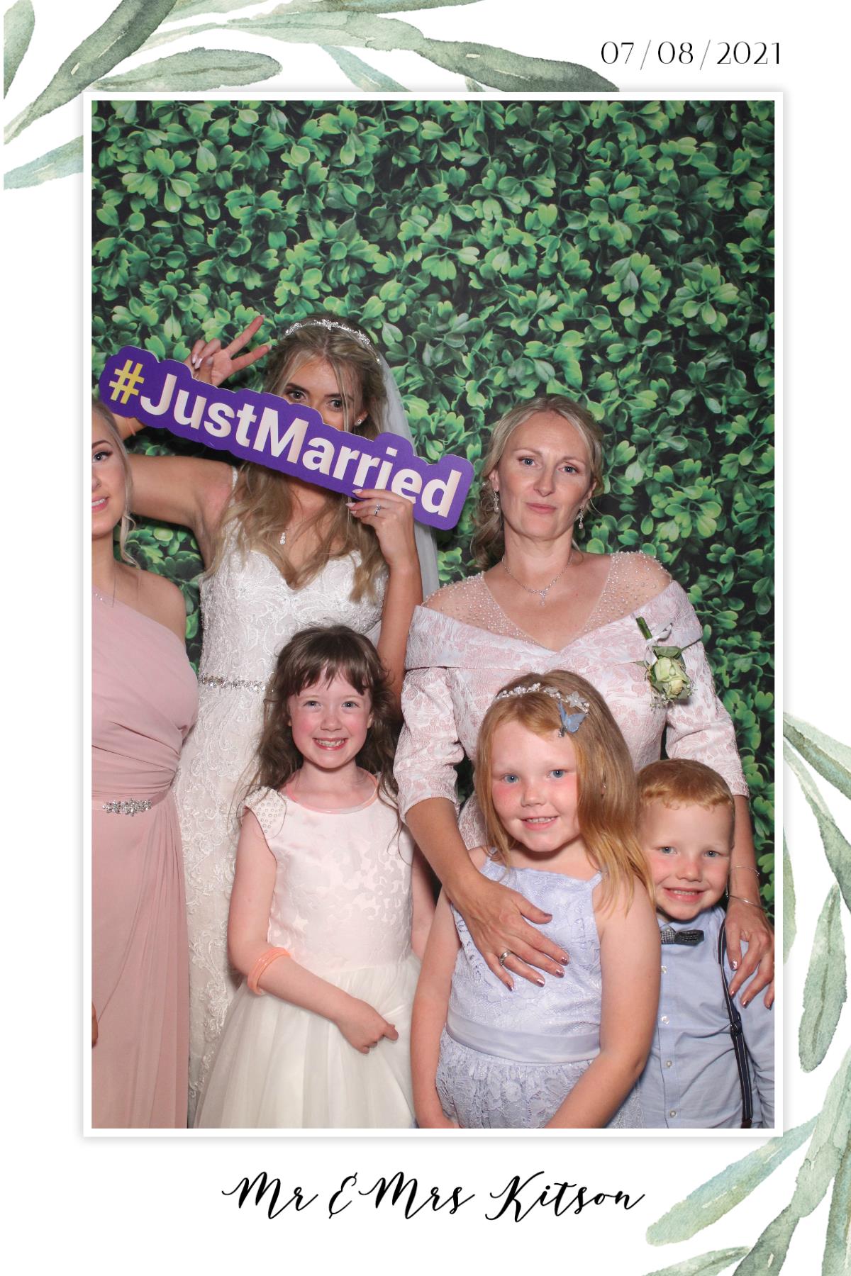 Mr & Mrs Kitson  | View more photos from the event at gallery.magicimages.uk/u/MagicImages/Mr-Mrs-Kitson