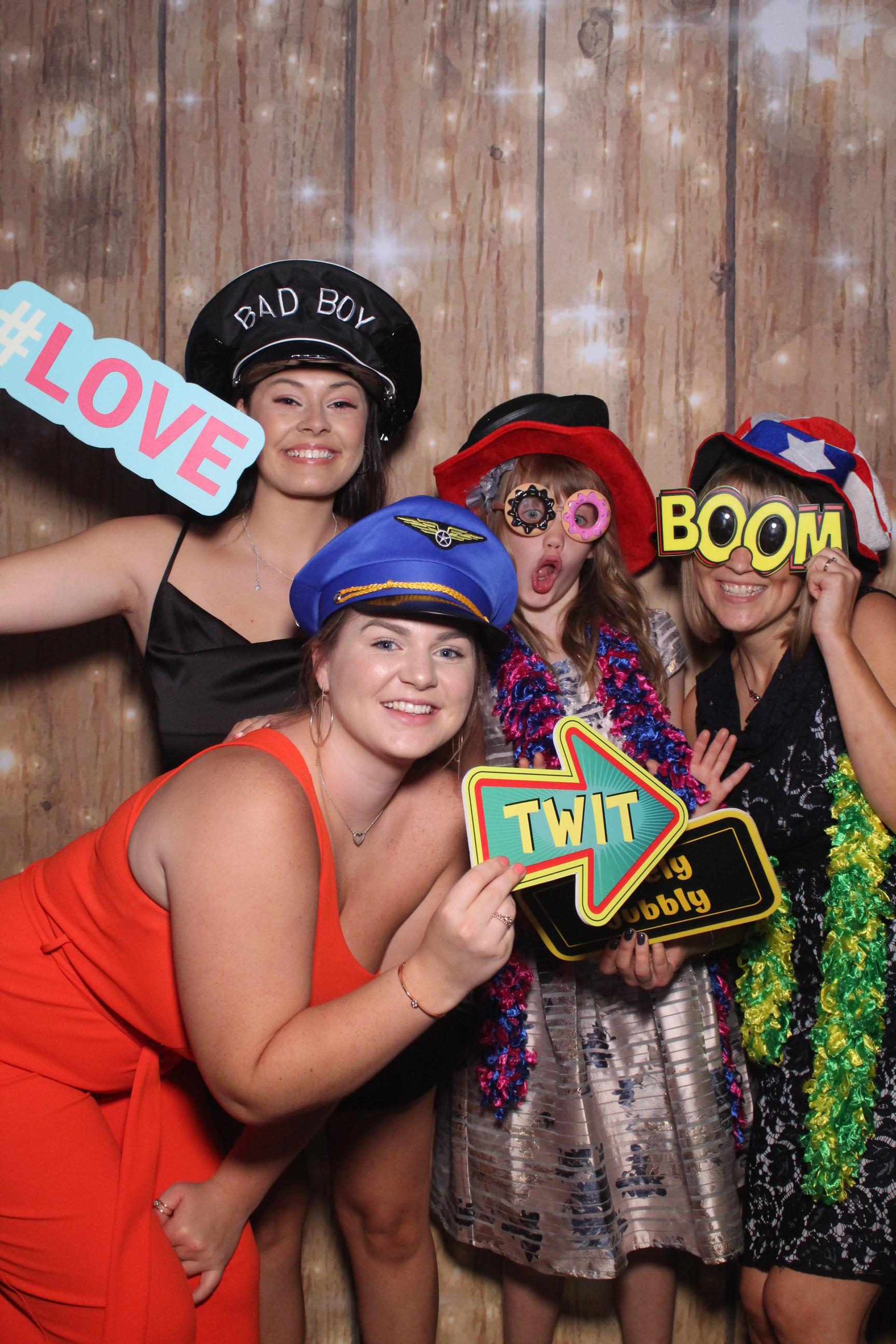 Mr & Mrs Reynolds  | View more photos from the event at gallery.magicimages.uk/u/MagicImages/Mr-Mrs-Reynolds