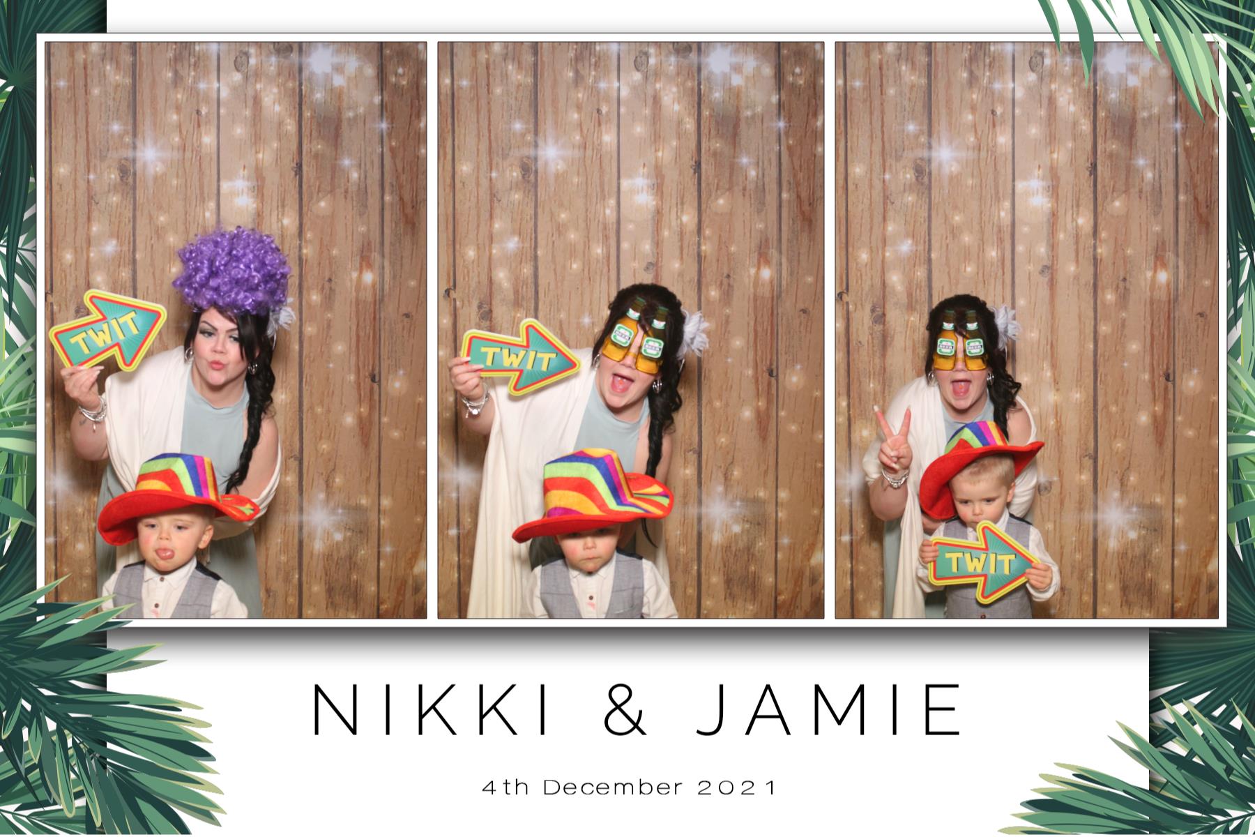 Nikki & Jamie  | View more photos from the event at gallery.magicimages.uk/u/MagicImages/Nikki-Jamie
