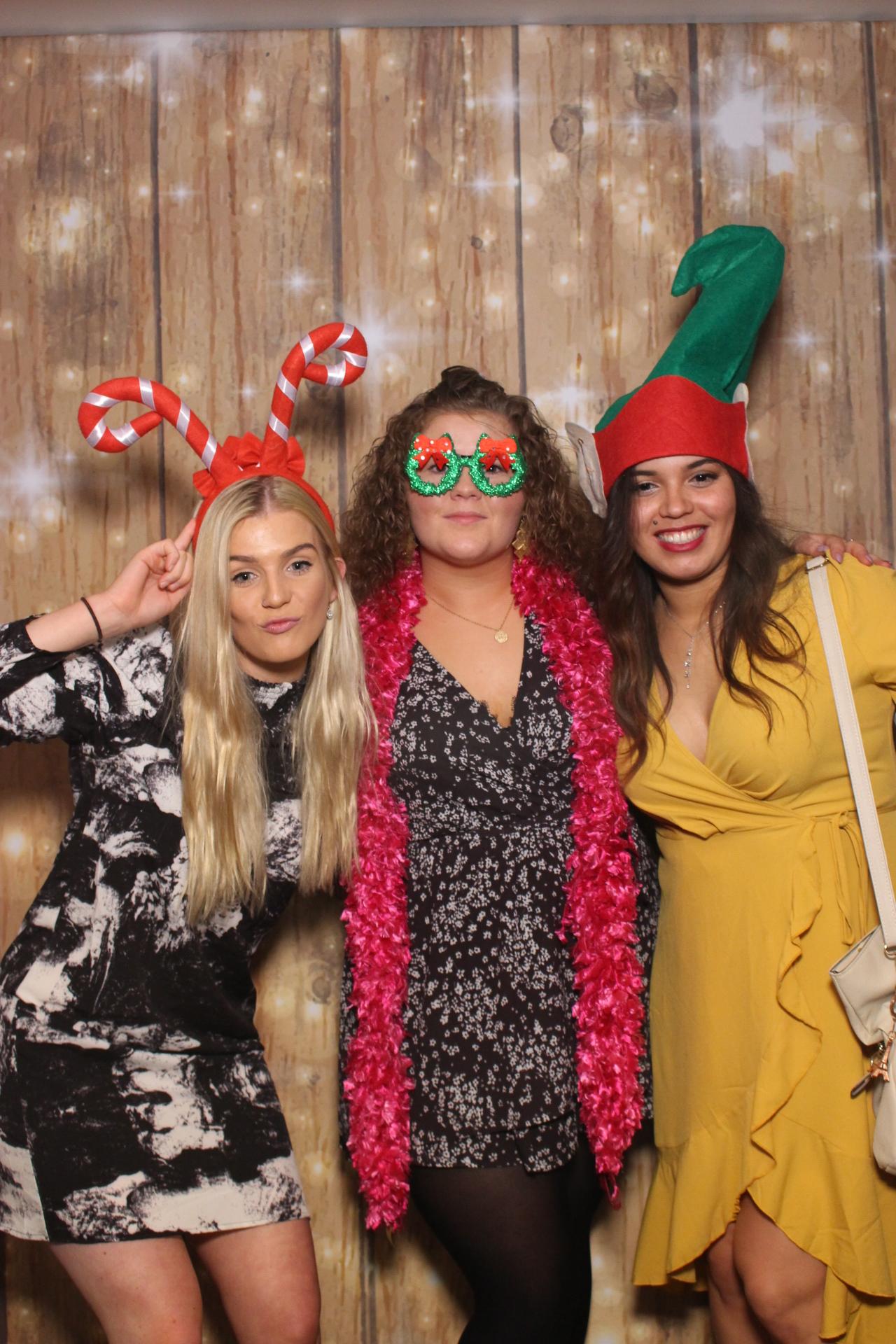Ramsden international Christmas party  | View more photos from the event at gallery.magicimages.uk/u/MagicImages/Ramsden-international-Christmas-party