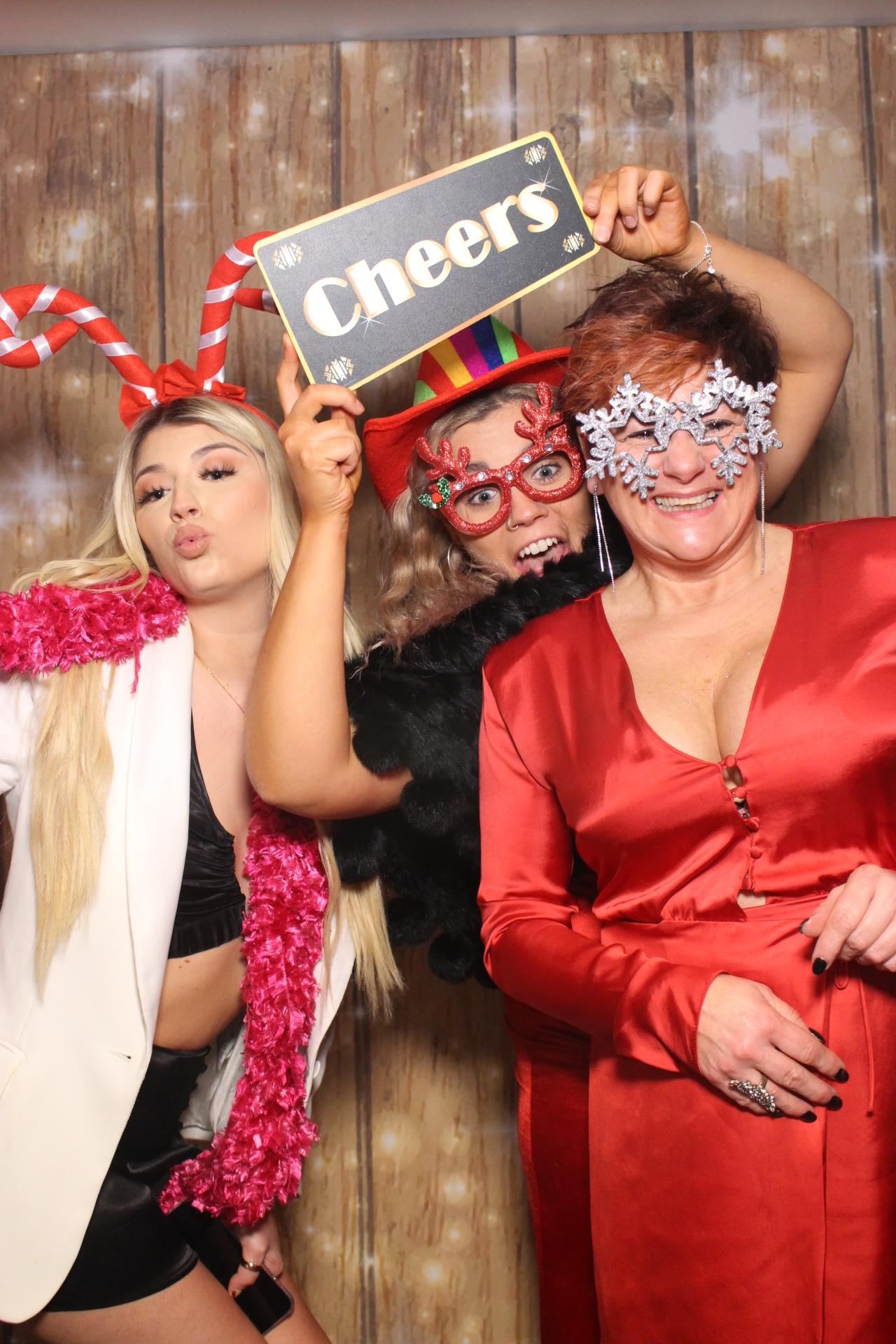 Ramsden international Christmas party  | View more photos from the event at gallery.magicimages.uk/u/MagicImages/Ramsden-international-Christmas-party