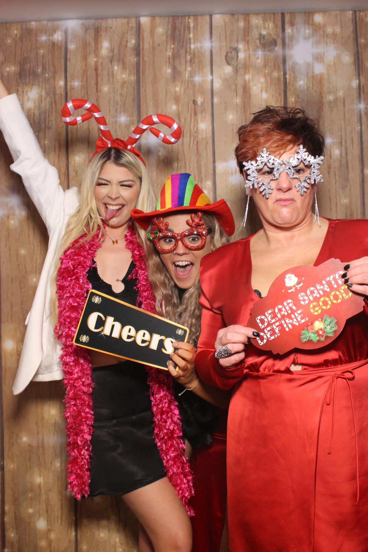 Ramsden international Christmas party  | View more photos from the event at gallery.magicimages.uk/u/MagicImages/Ramsden-international-Christmas-party