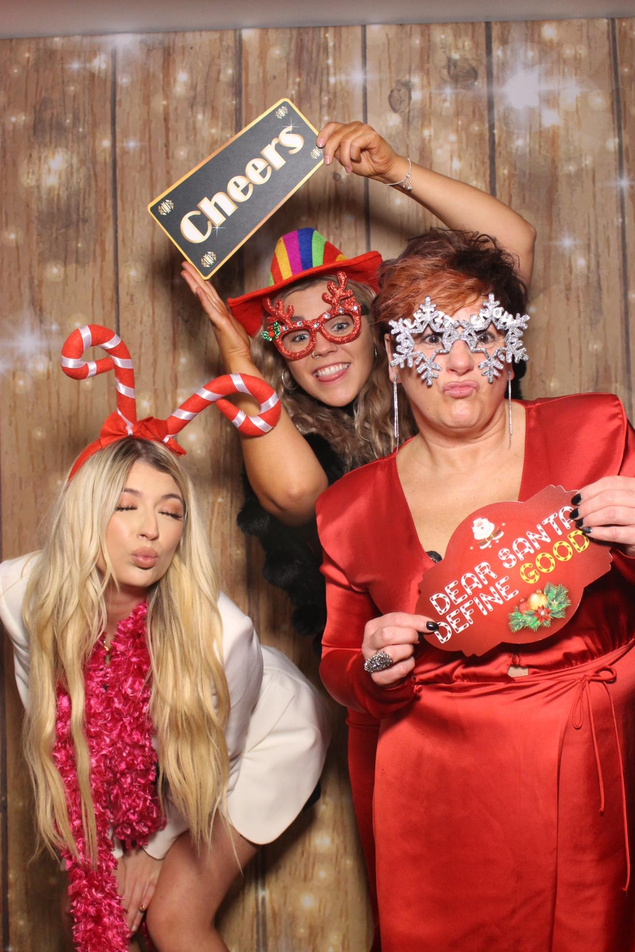 Ramsden international Christmas party  | View more photos from the event at gallery.magicimages.uk/u/MagicImages/Ramsden-international-Christmas-party