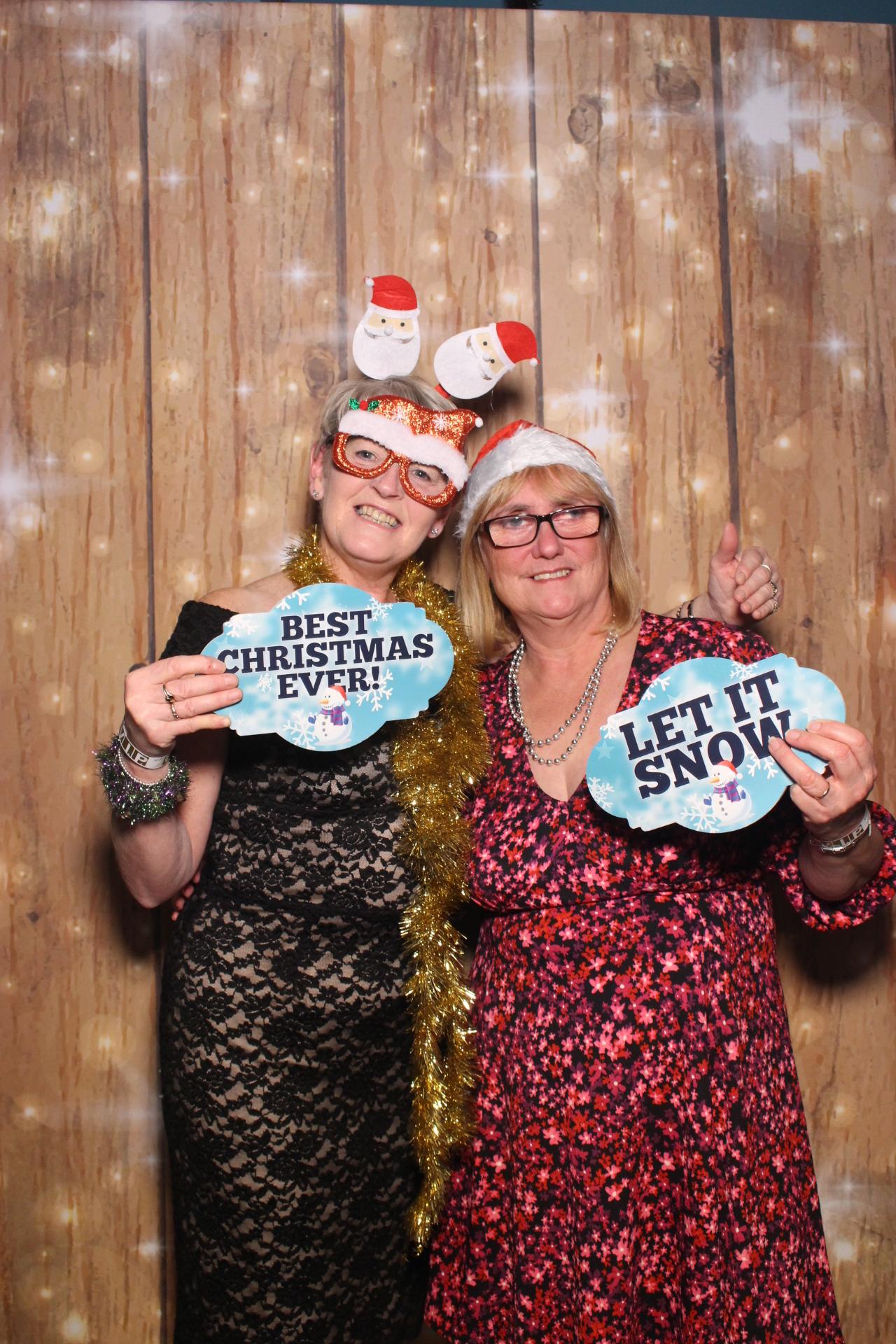 70s & 80s Christmas party  | View more photos from the event at gallery.magicimages.uk/u/MagicImages/70s-80s-Christmas-party
