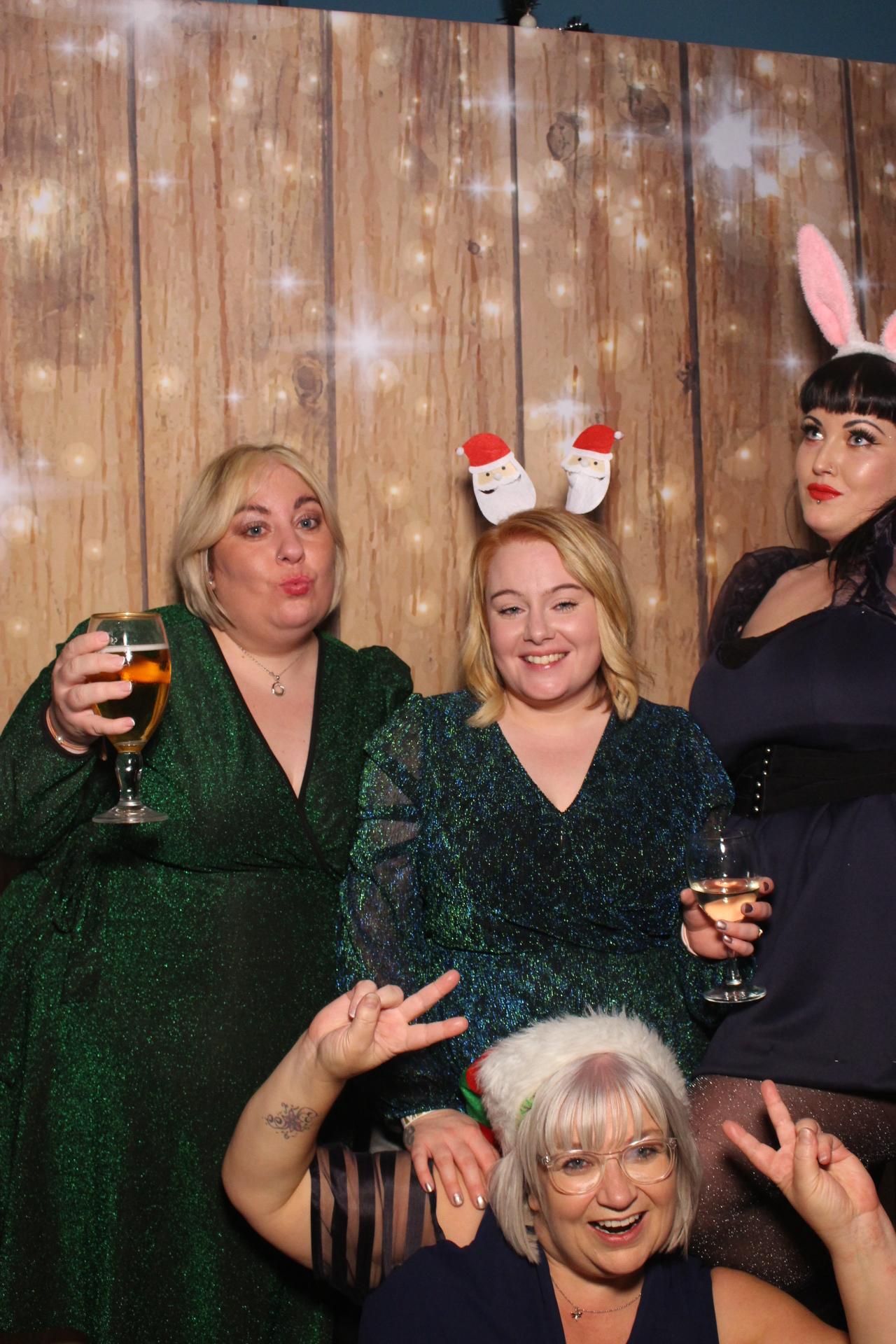 70s & 80s Christmas party  | View more photos from the event at gallery.magicimages.uk/u/MagicImages/70s-80s-Christmas-party