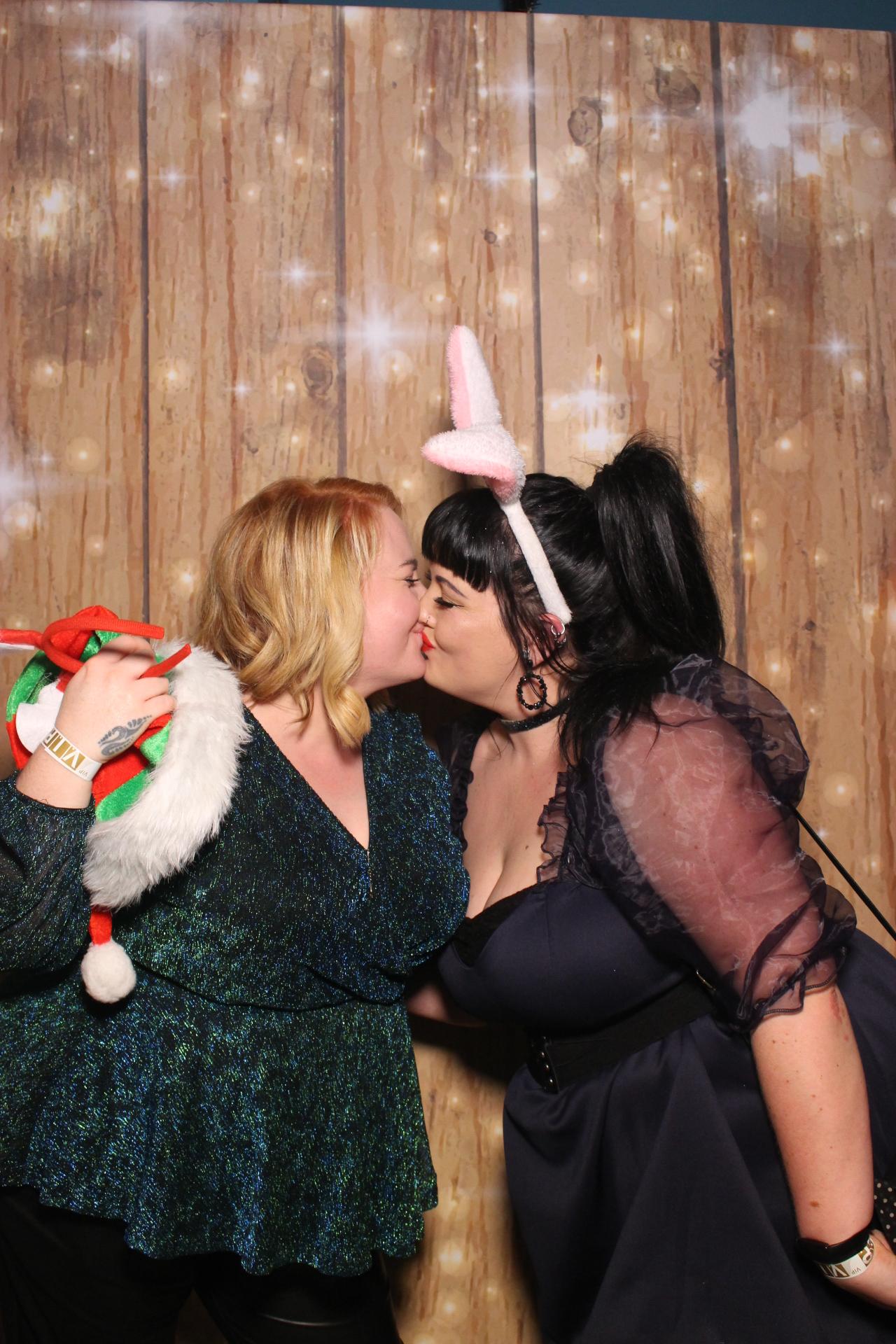 70s & 80s Christmas party  | View more photos from the event at gallery.magicimages.uk/u/MagicImages/70s-80s-Christmas-party