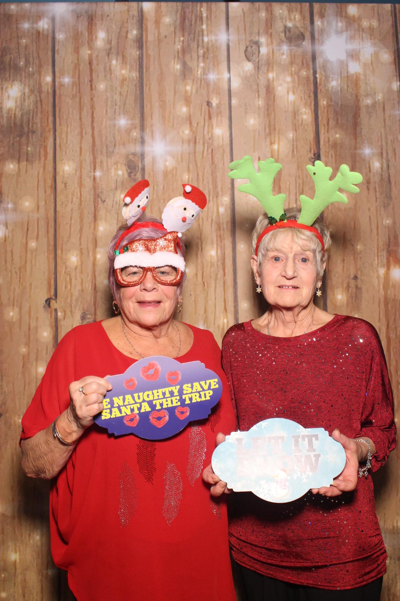 70s & 80s Christmas party  | View more photos from the event at gallery.magicimages.uk/u/MagicImages/70s-80s-Christmas-party