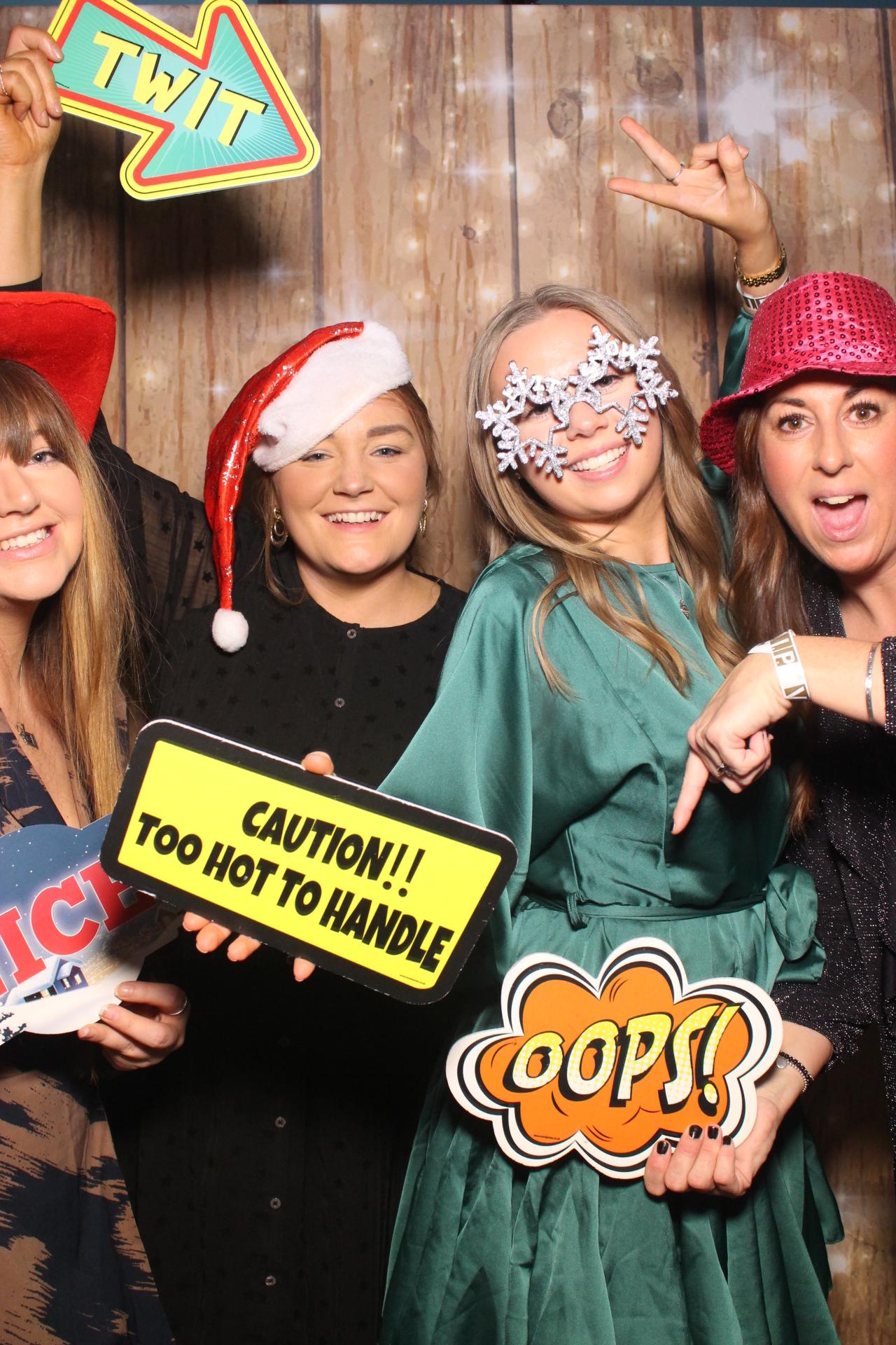 70s & 80s Christmas party  | View more photos from the event at gallery.magicimages.uk/u/MagicImages/70s-80s-Christmas-party