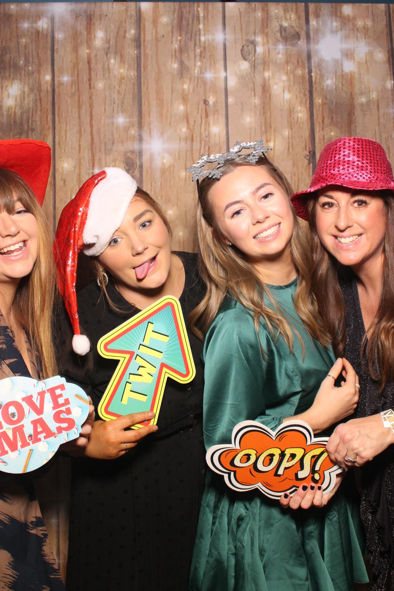 70s & 80s Christmas party  | View more photos from the event at gallery.magicimages.uk/u/MagicImages/70s-80s-Christmas-party