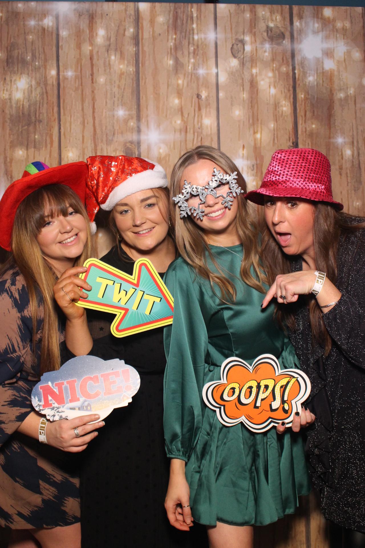 70s & 80s Christmas party  | View more photos from the event at gallery.magicimages.uk/u/MagicImages/70s-80s-Christmas-party
