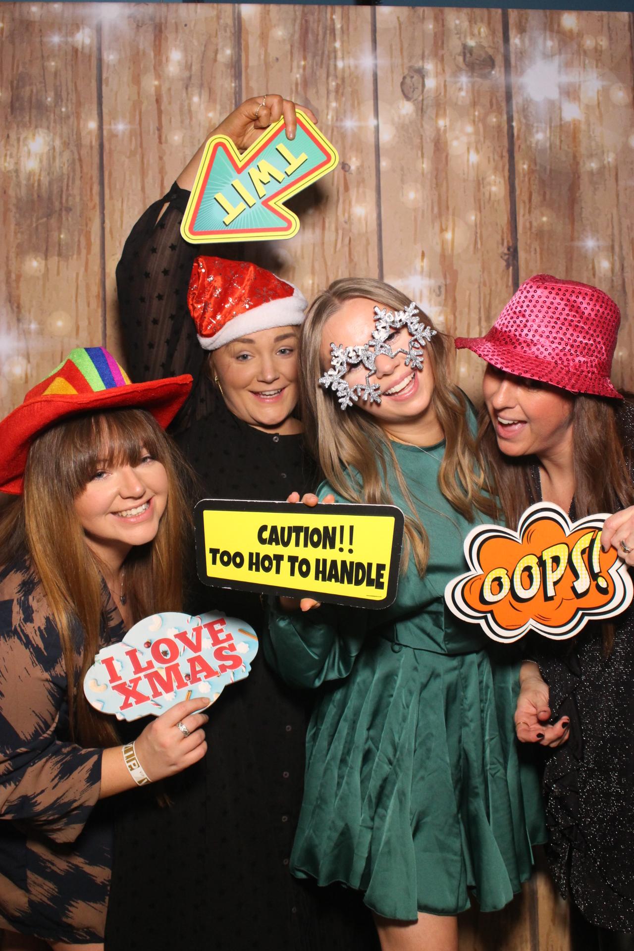 70s & 80s Christmas party  | View more photos from the event at gallery.magicimages.uk/u/MagicImages/70s-80s-Christmas-party