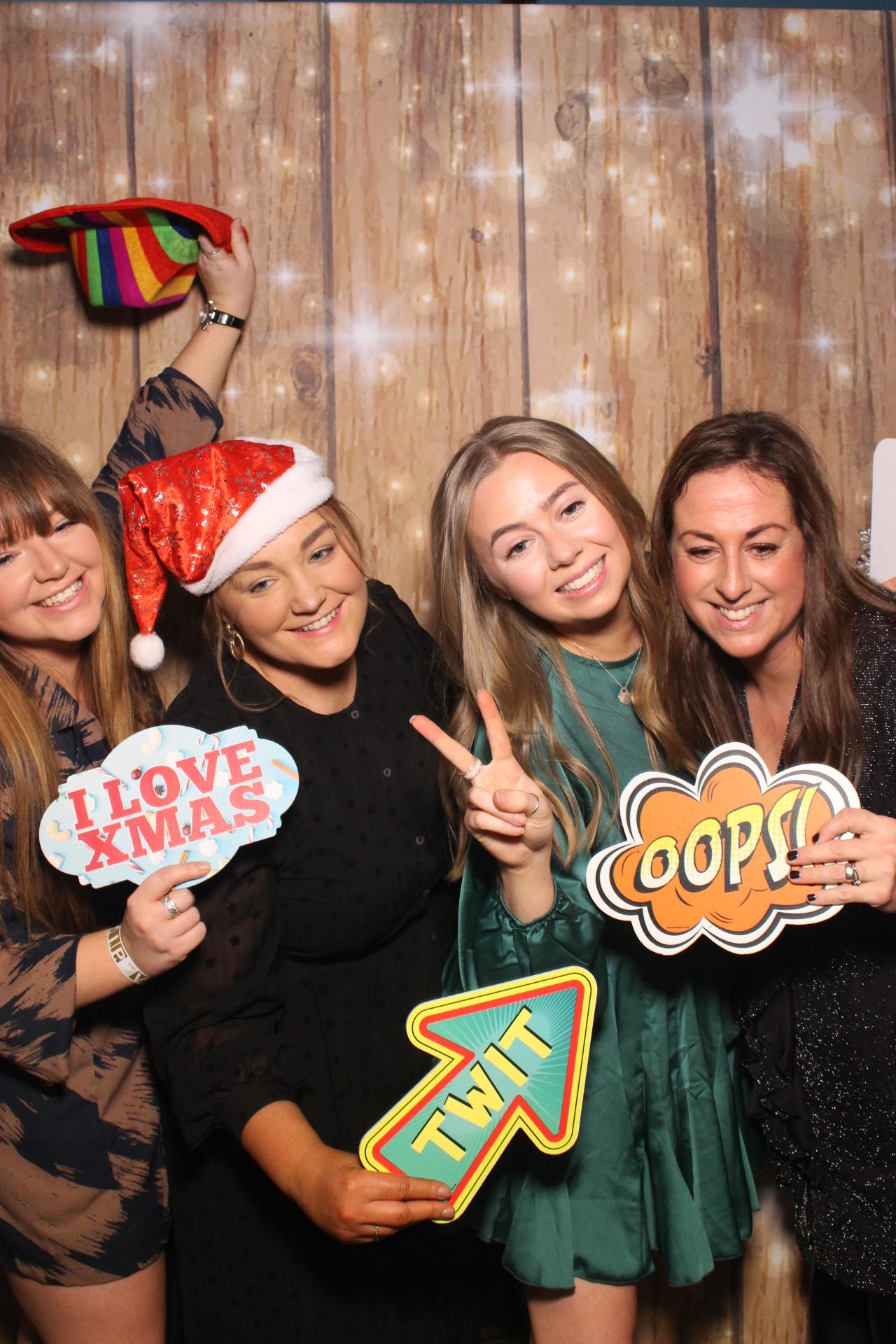 70s & 80s Christmas party  | View more photos from the event at gallery.magicimages.uk/u/MagicImages/70s-80s-Christmas-party