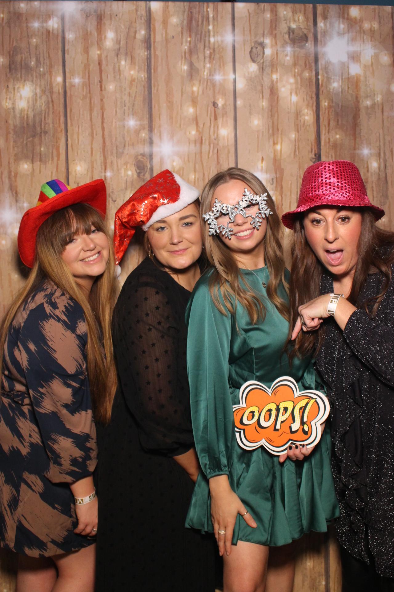 70s & 80s Christmas party  | View more photos from the event at gallery.magicimages.uk/u/MagicImages/70s-80s-Christmas-party